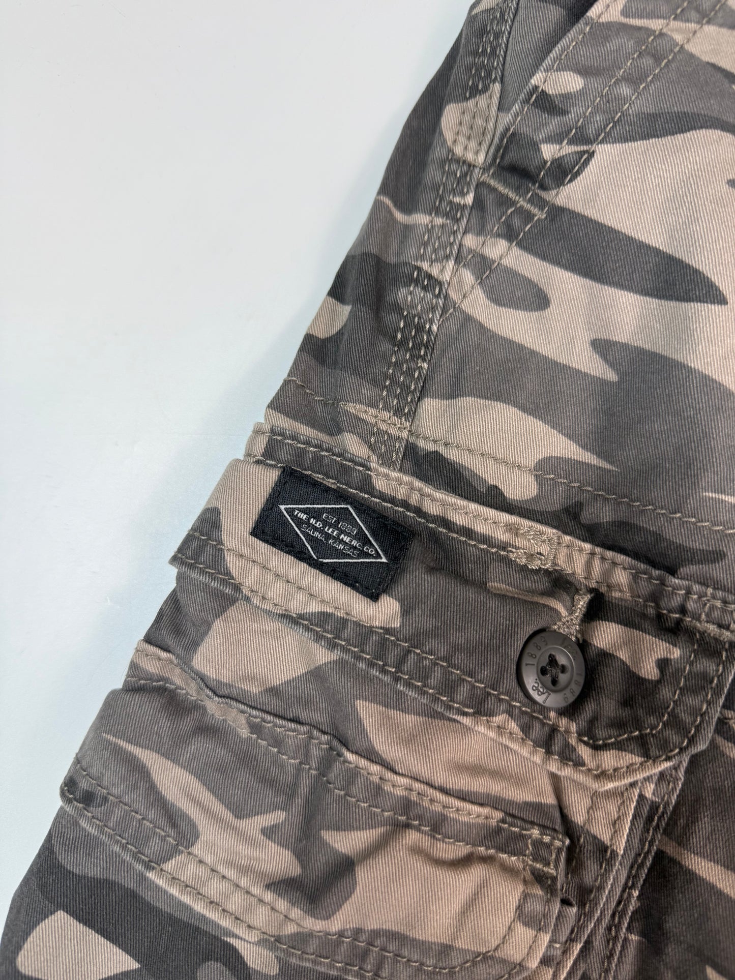 Lee baggy camouflage cargo shorts (W36)