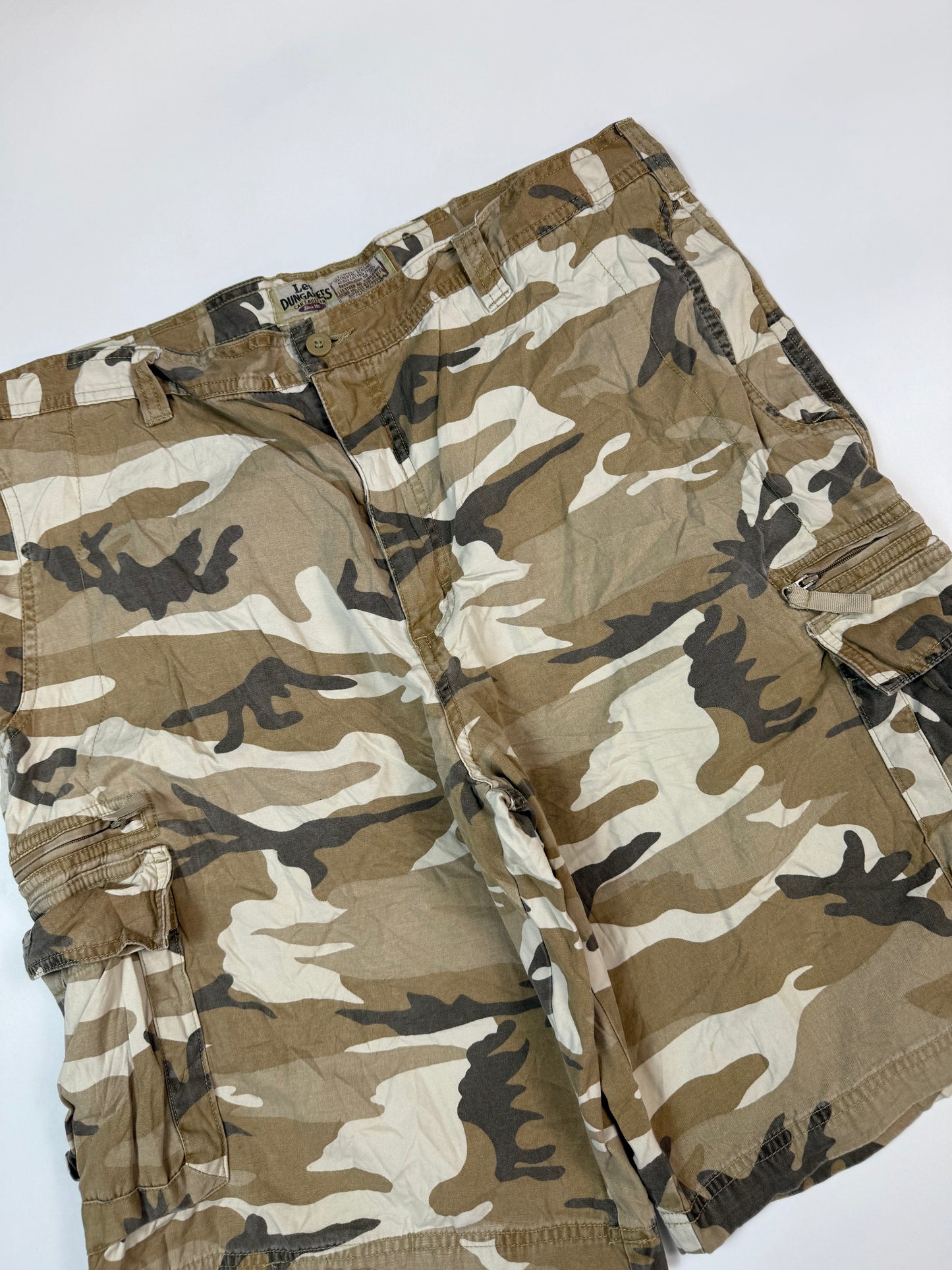 Vintage Lee dungarees camouflage baggy cargo shorts (W36)