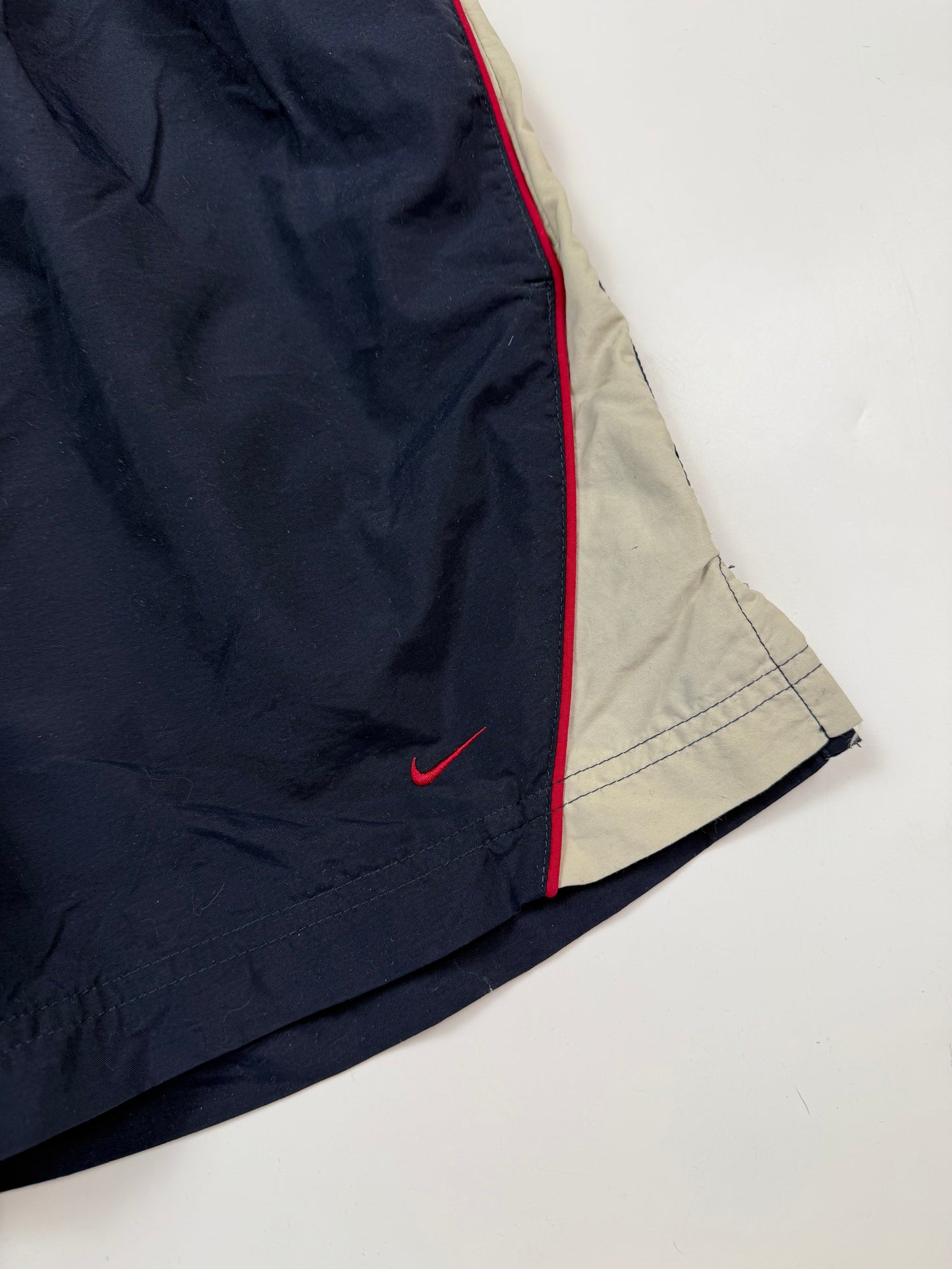 Vintage Nike mini swoosh sport shorts (M)