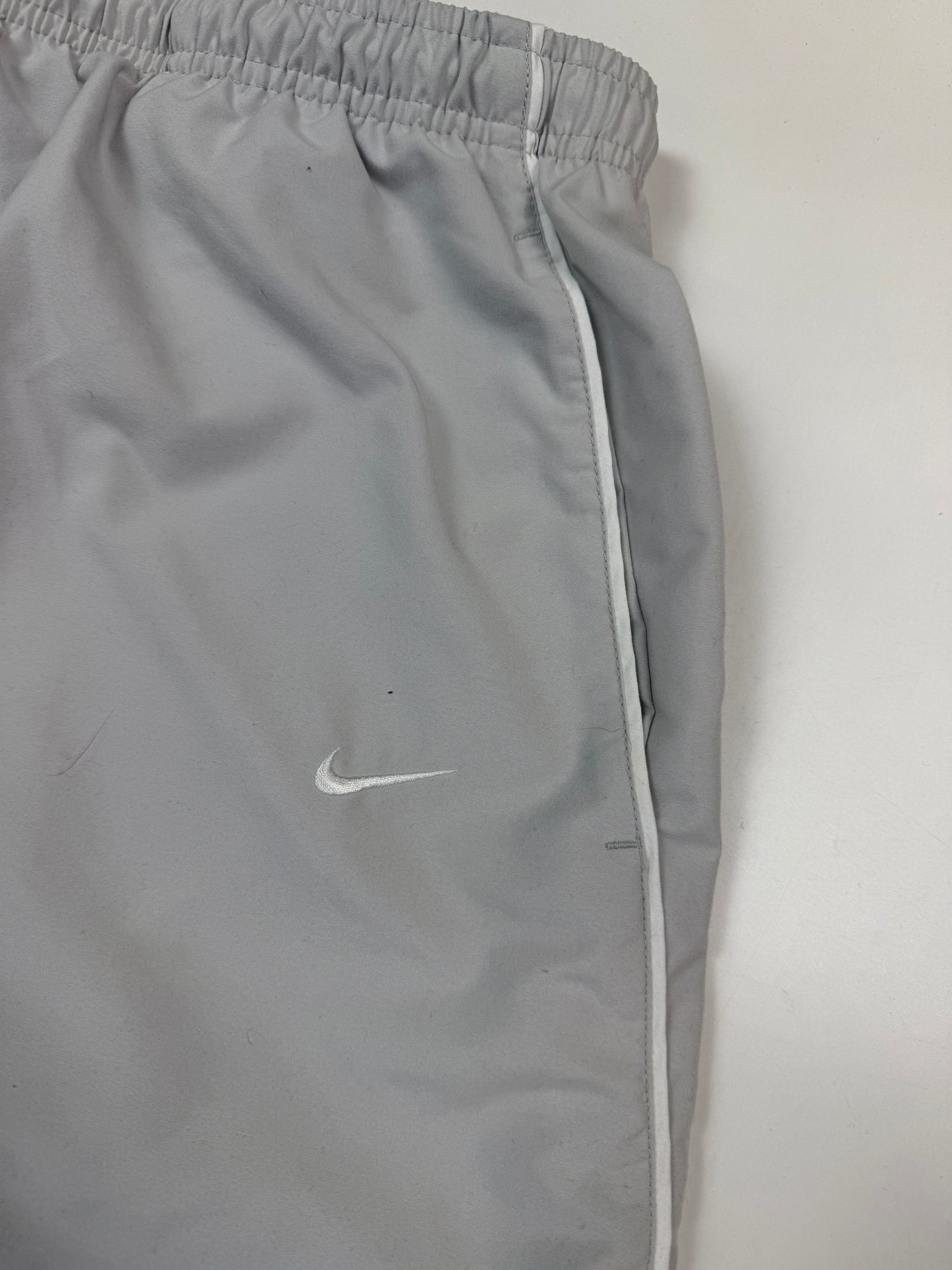 Vintage Nike mini swoosh baggy sport shorts (XL)