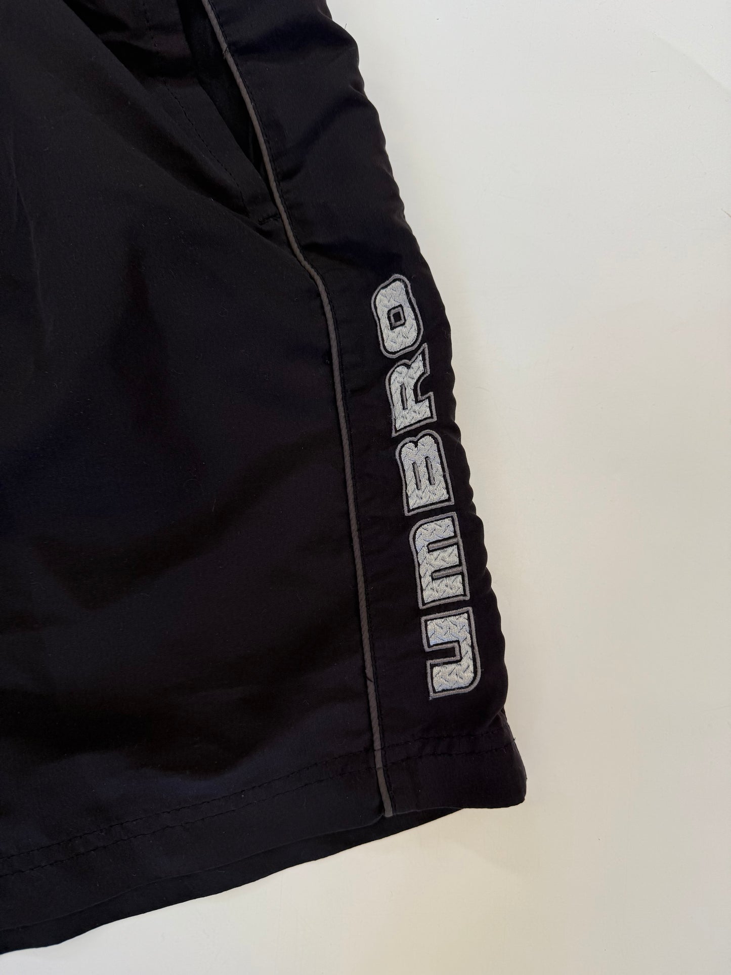 Vintage Umbro spell out sport shorts (M)