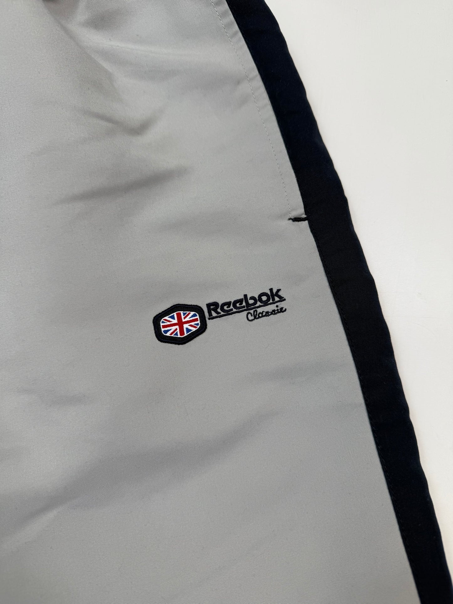 Vintage Reebok classic side stripe sport shorts (L)