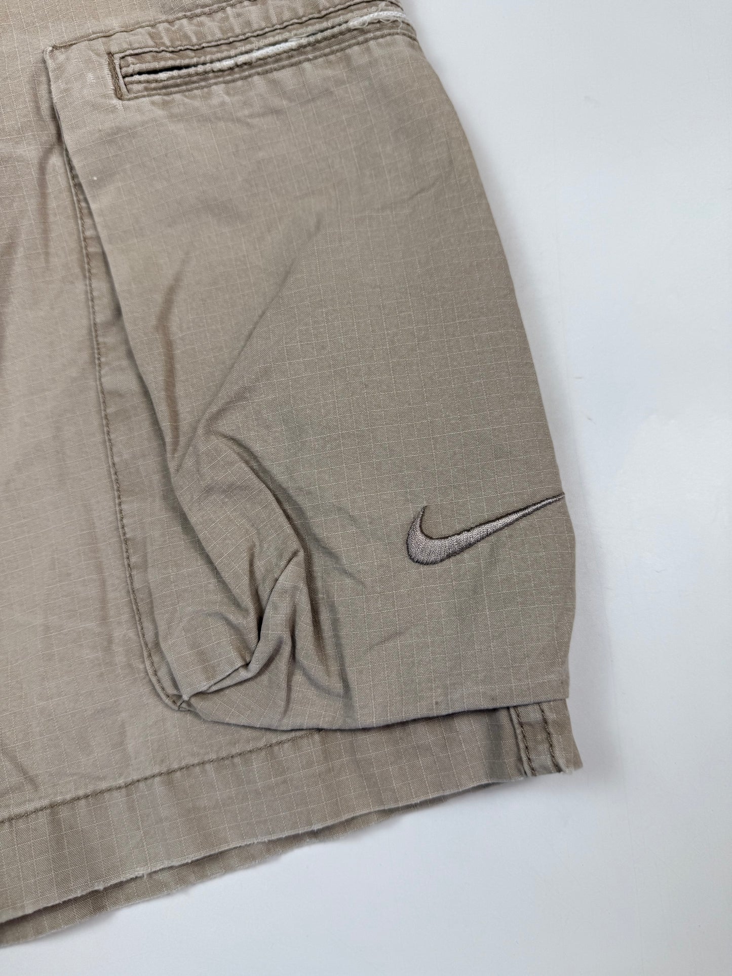 Vintage Nike athletic dept baggy cargo shorts (M)