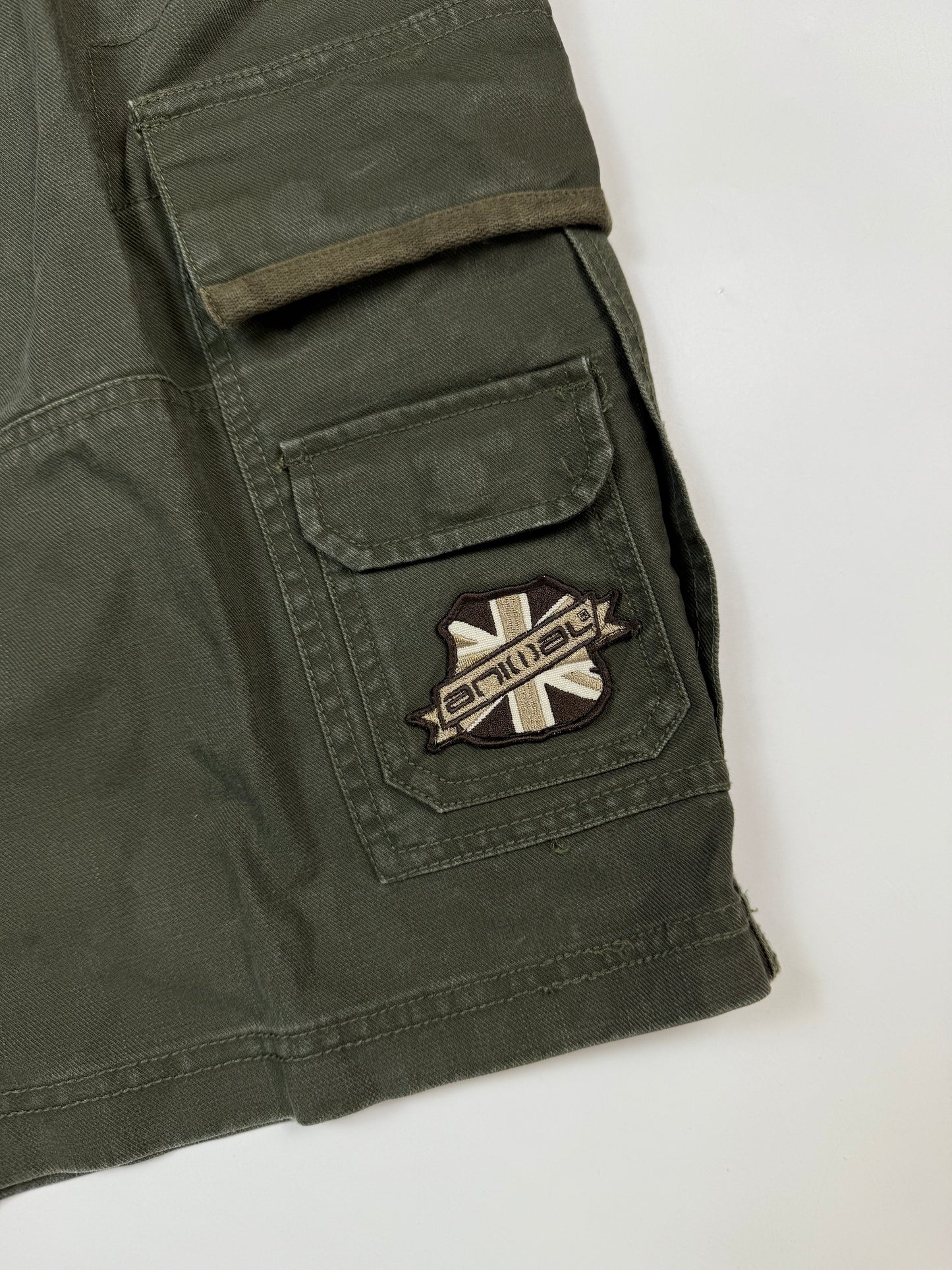 Vintage Animal baggy cargo shorts (XL)