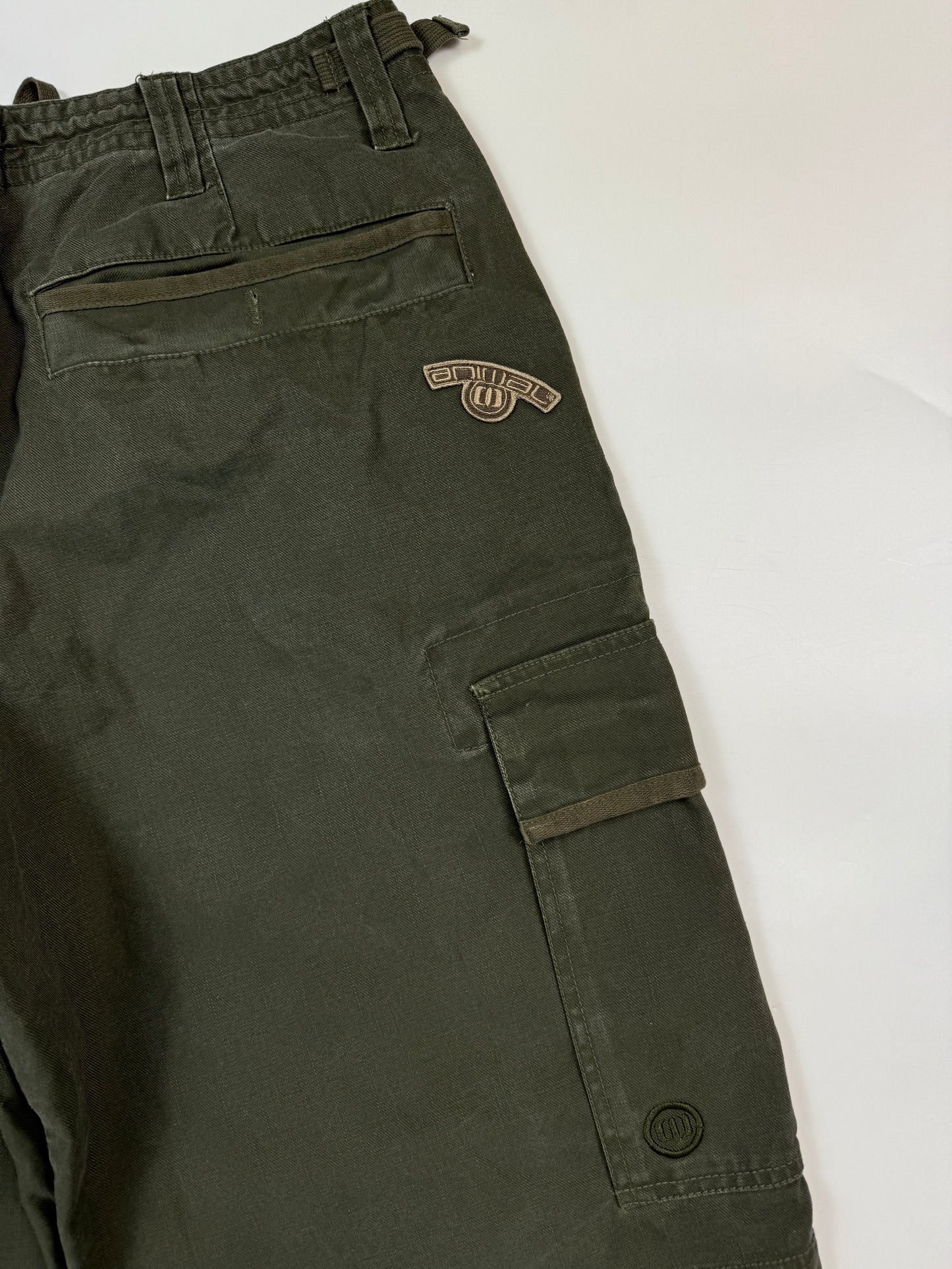 Vintage Animal baggy cargo shorts (XL)