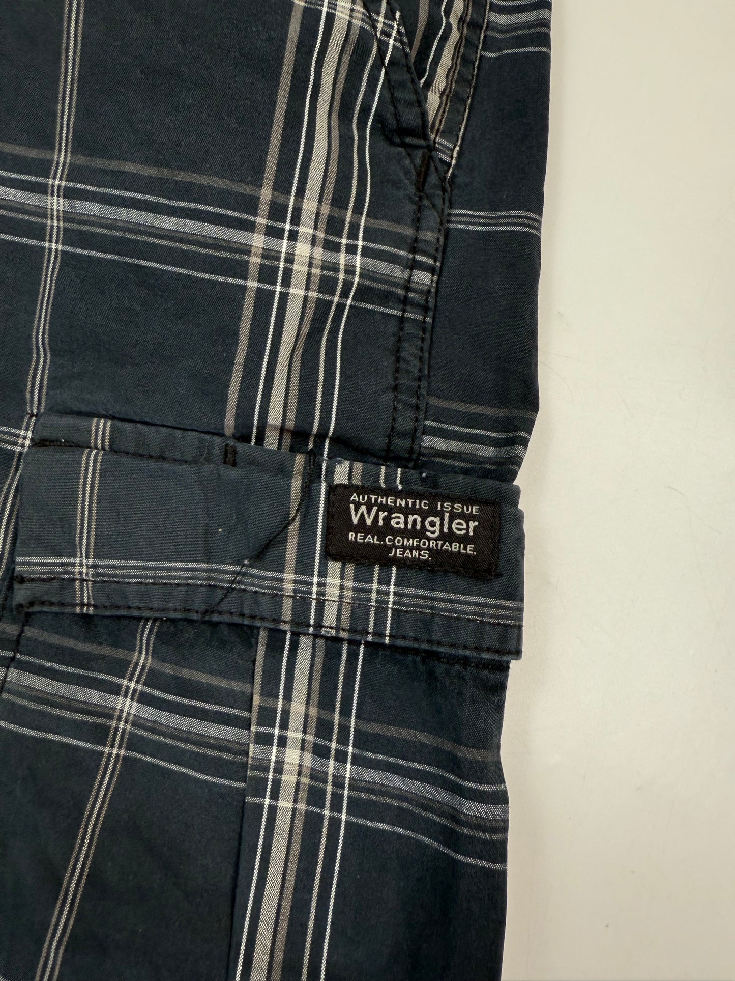 Vintage Wrangler baggy checkered cargo shorts (W32)