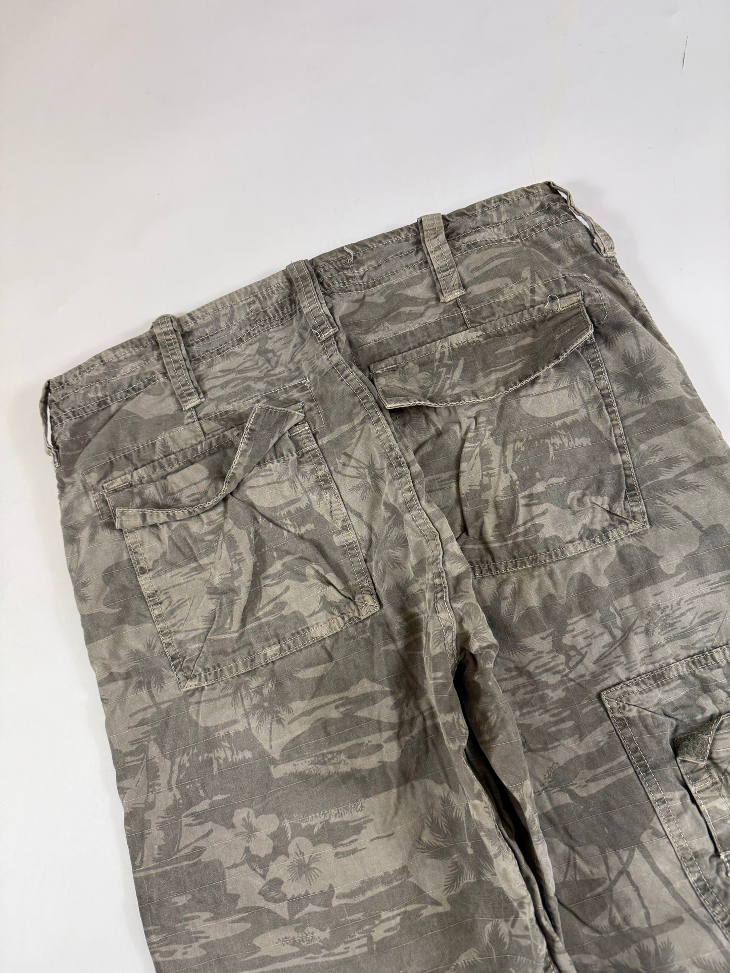 Vintage Fishbone camo baggy cargo pants (W34)