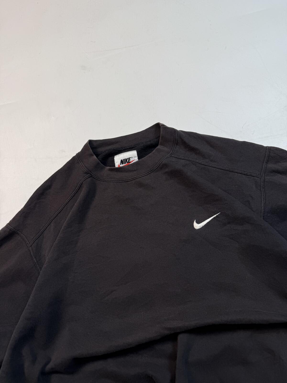 Vintage 90s Nike mini swoosh sweatshirt (M)