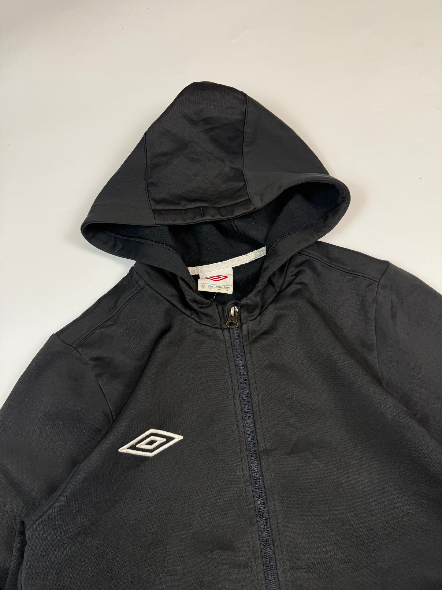Umbro zip up hoodie (S)