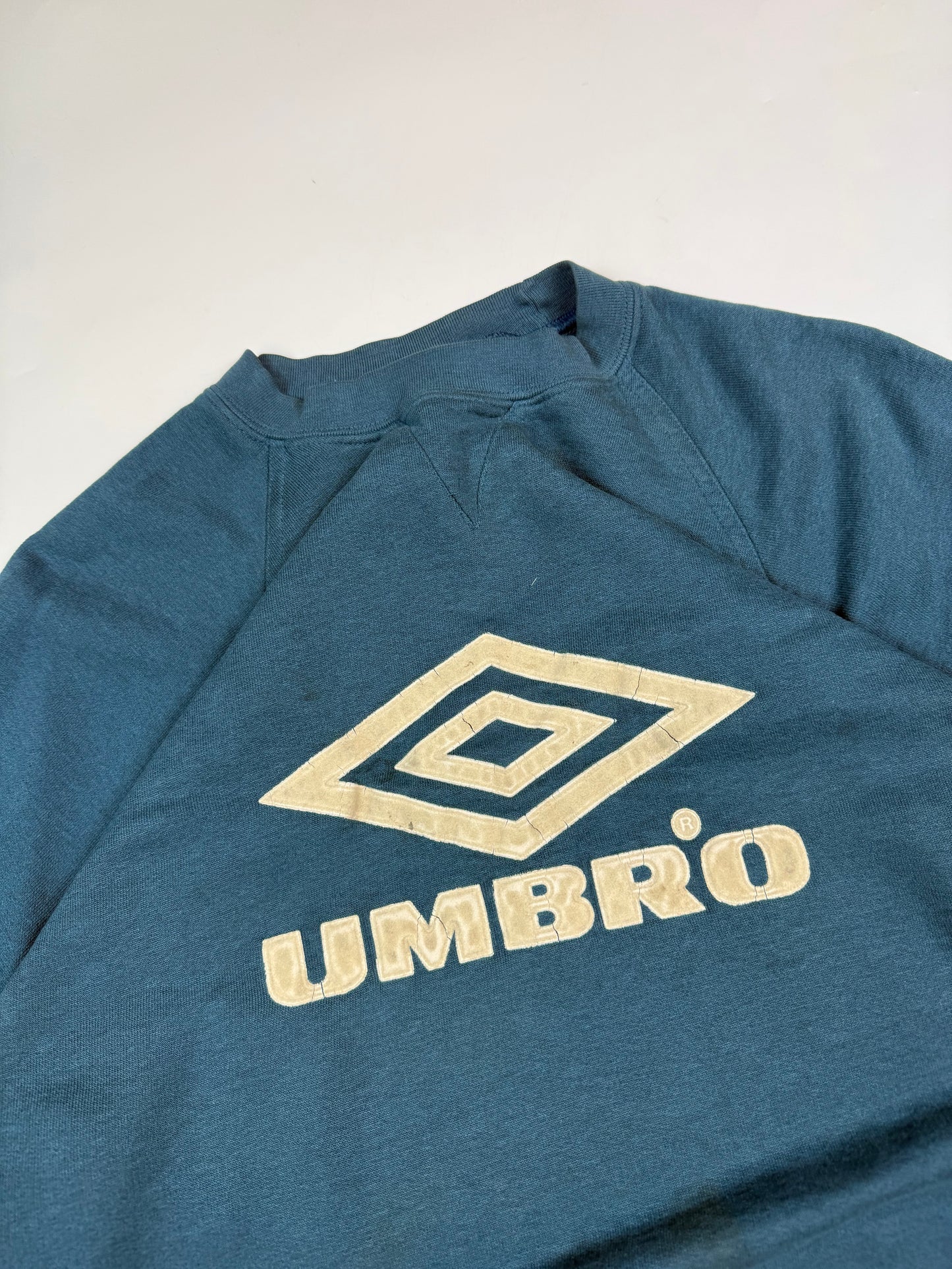 Vintage 90s Umbro centre logo sweatshirt (M)
