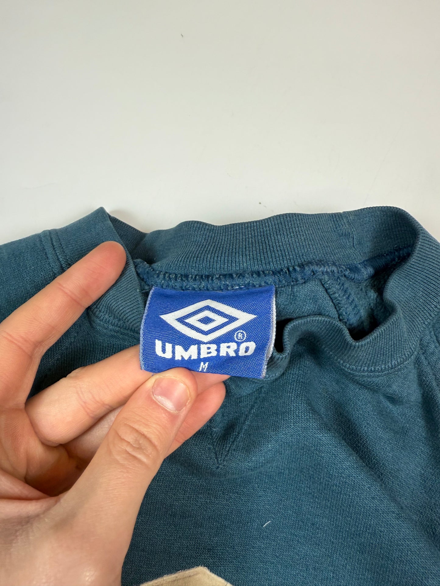 Vintage 90s Umbro centre logo sweatshirt (M)