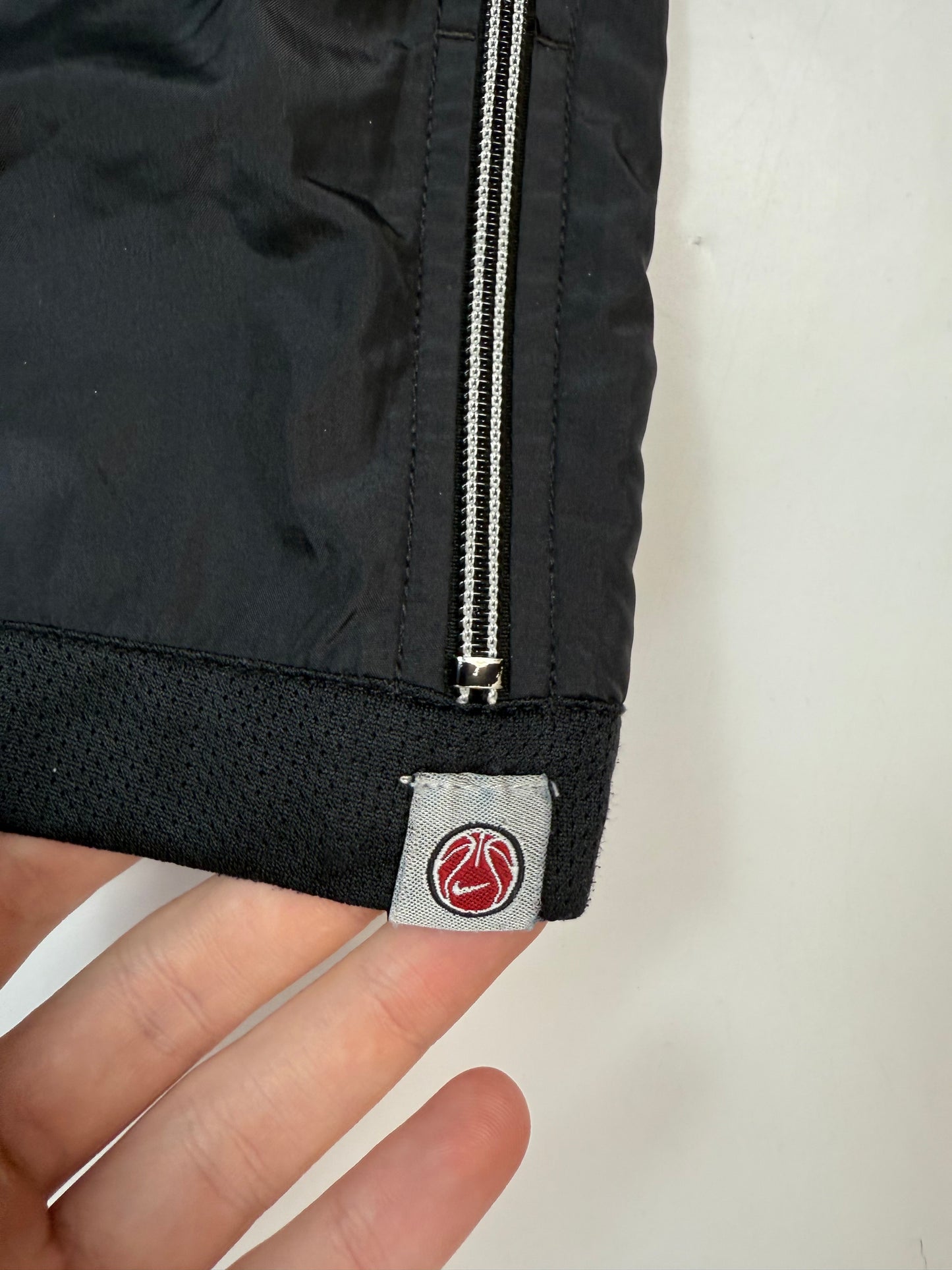 Vintage Nike basketball baggy shorts (L)