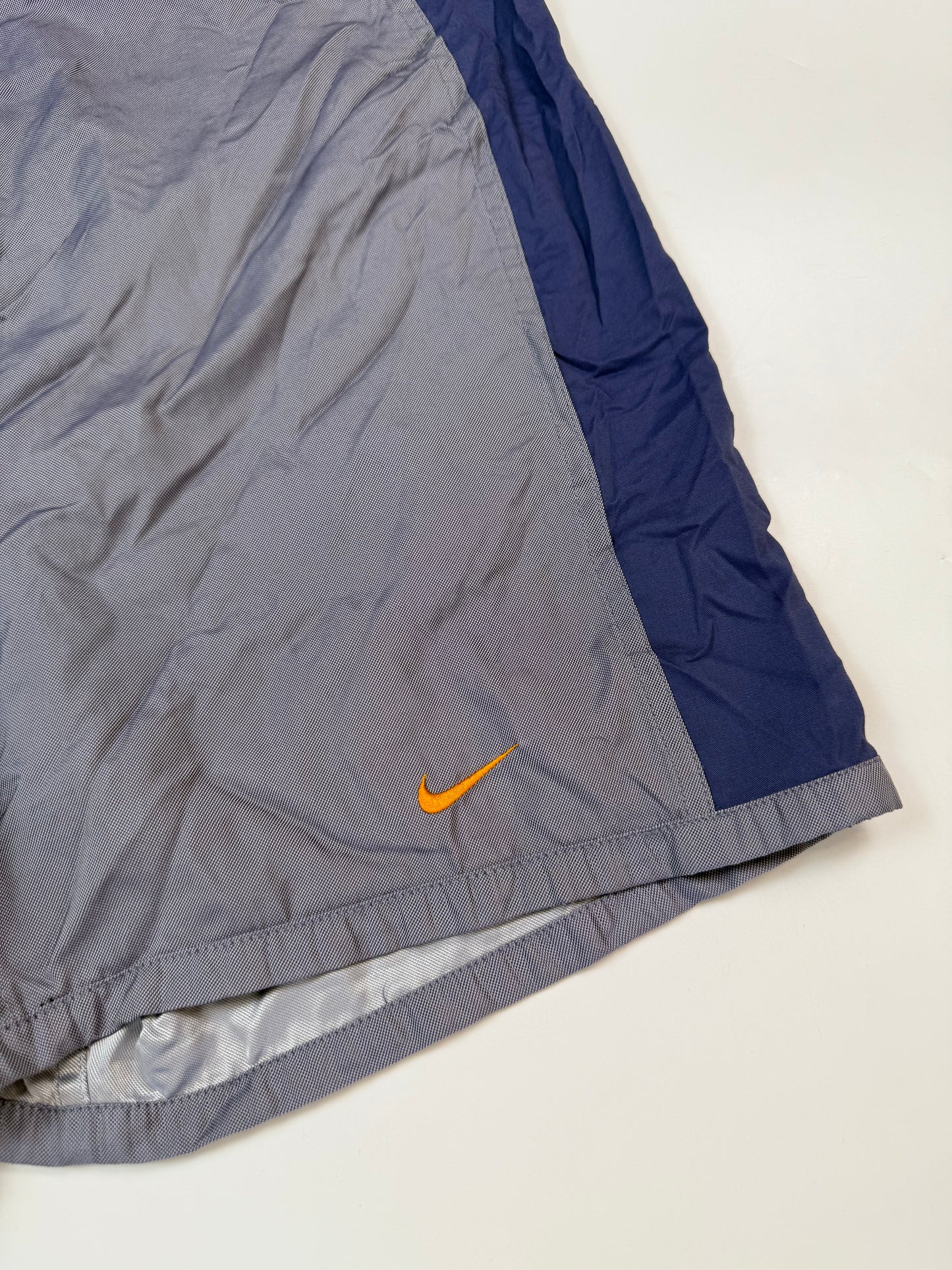 Vintage Nike volleyball baggy side stripe shorts (W34)