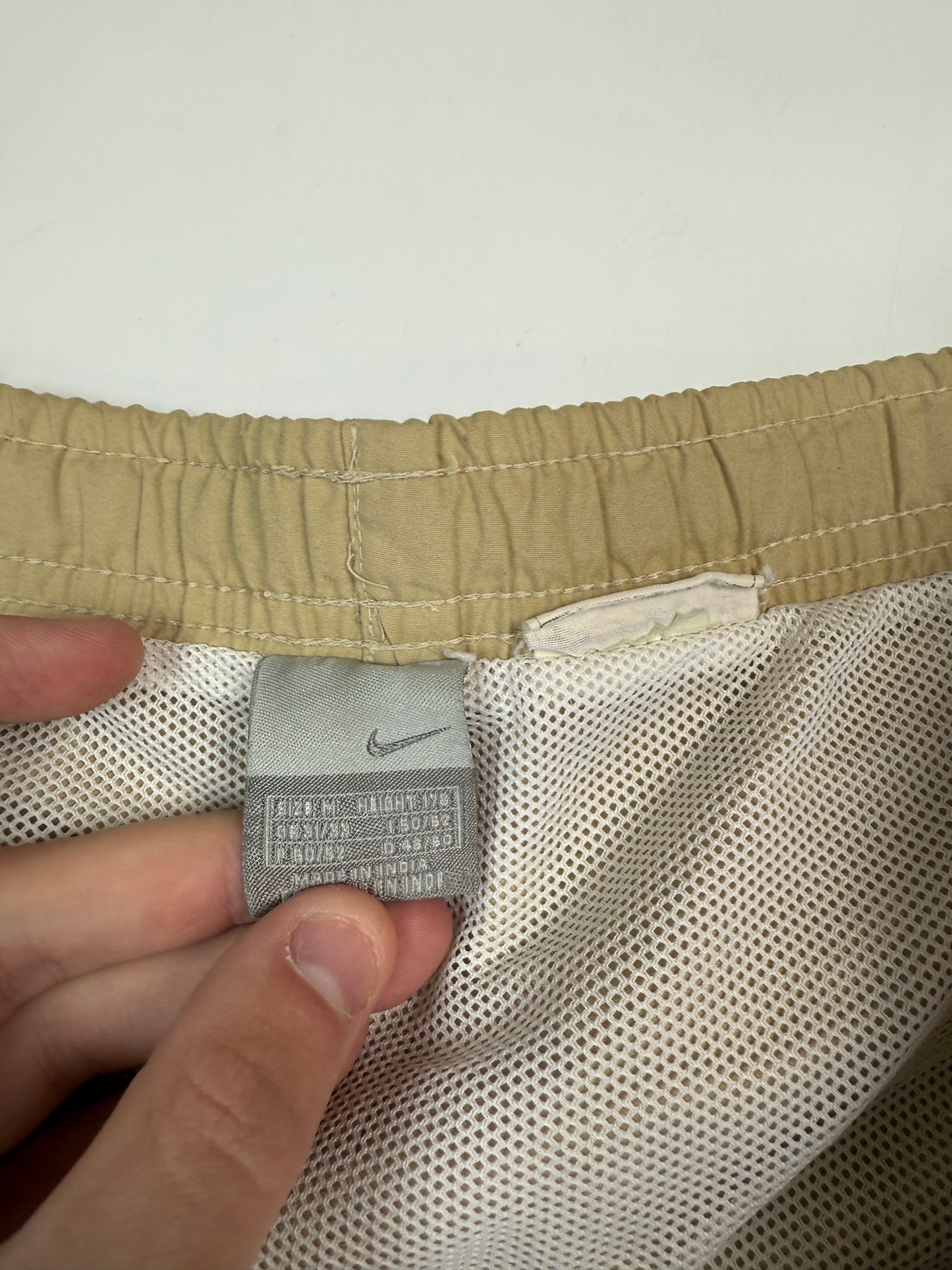 Vintage Nike mini swoosh sport shorts (M)