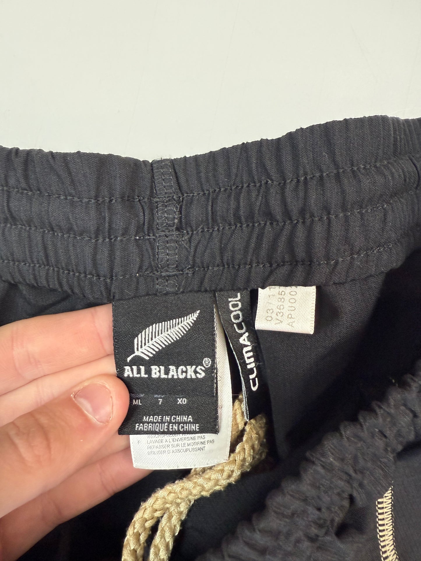 New Zealand all blacks adidas rugby training shorts (L)
