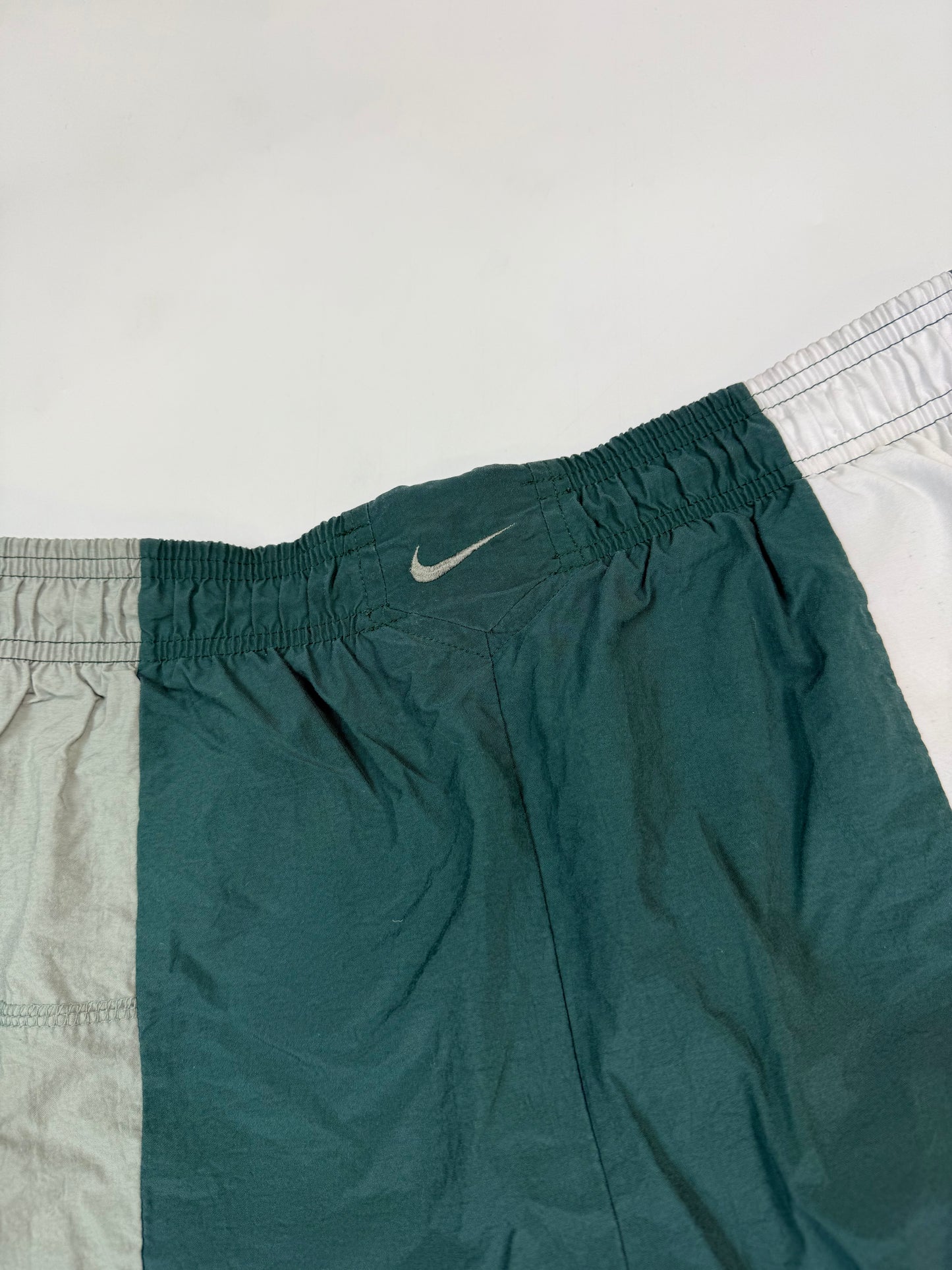 Vintage 90s Nike colour block sport shorts (L)