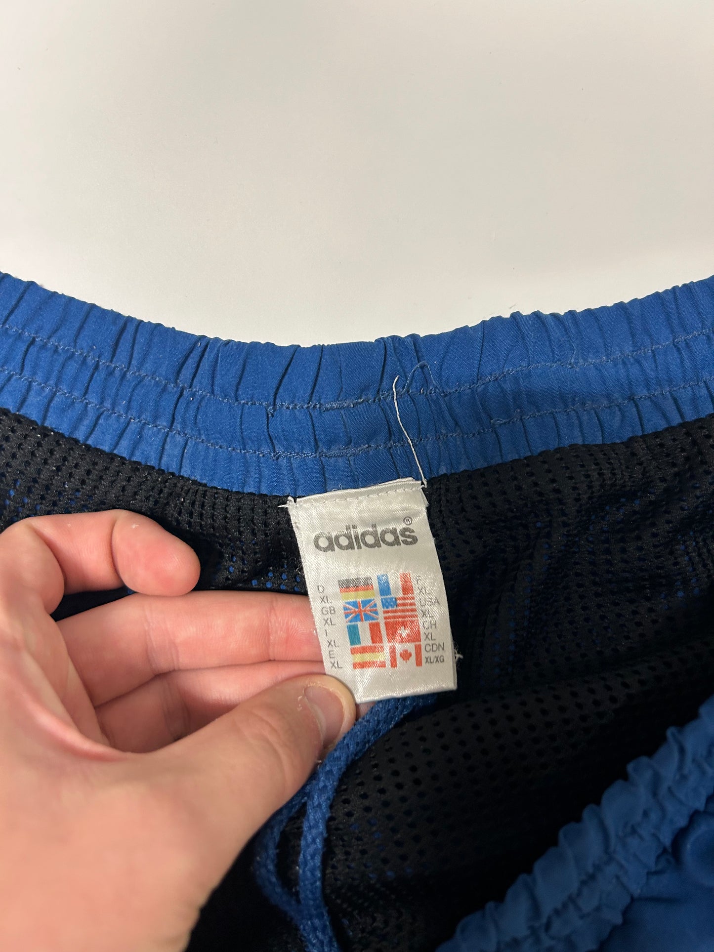 Vintage adidas shorts (XL)