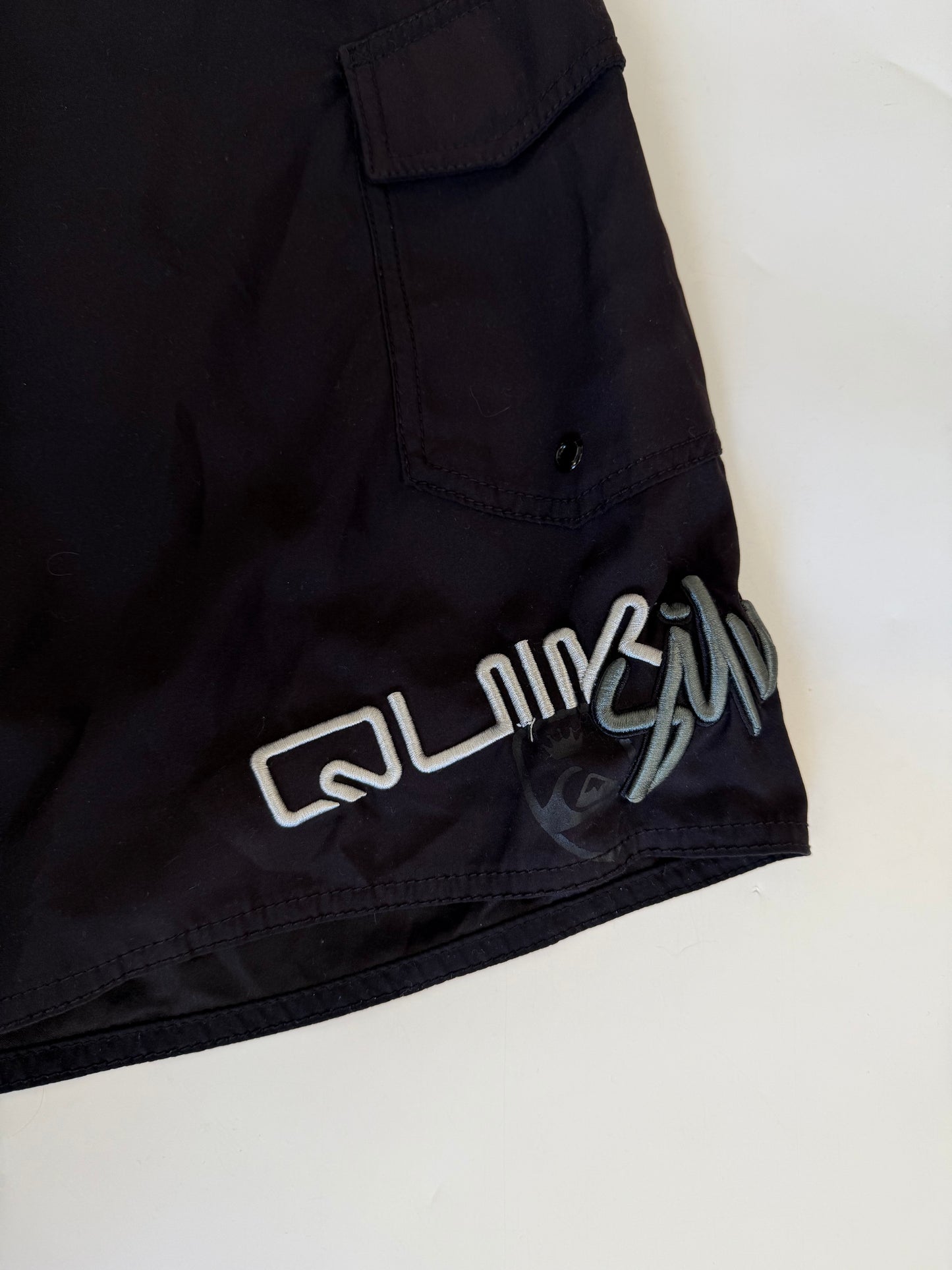 Vintage Quiksilver baggy cargo shorts (W34)