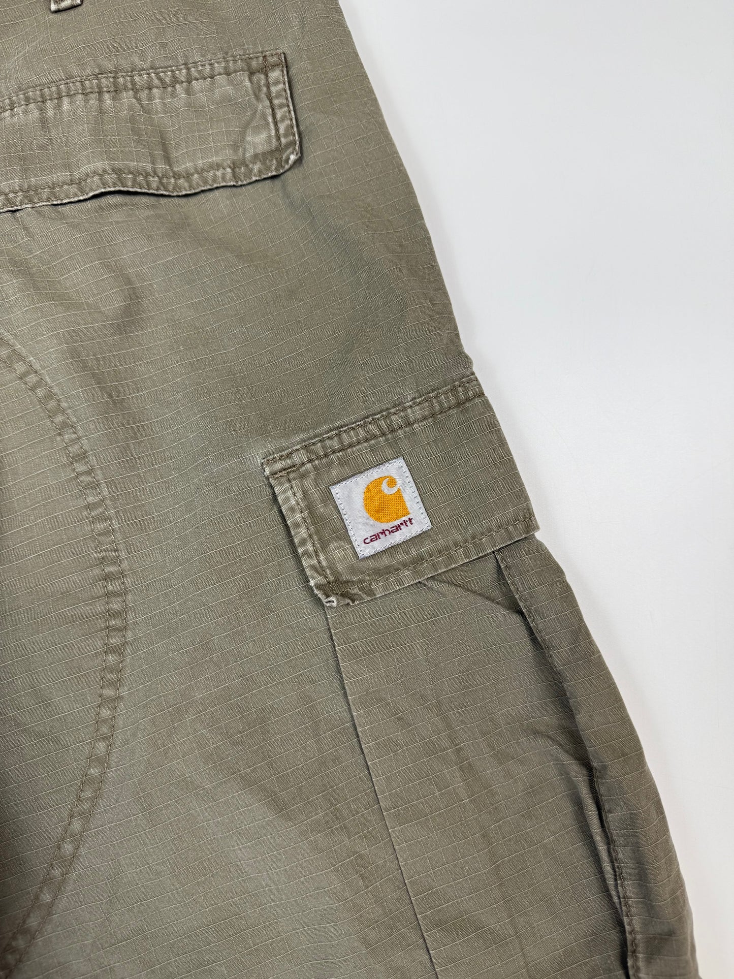 Carhartt WIP baggy cargo bermuda shorts (W31)