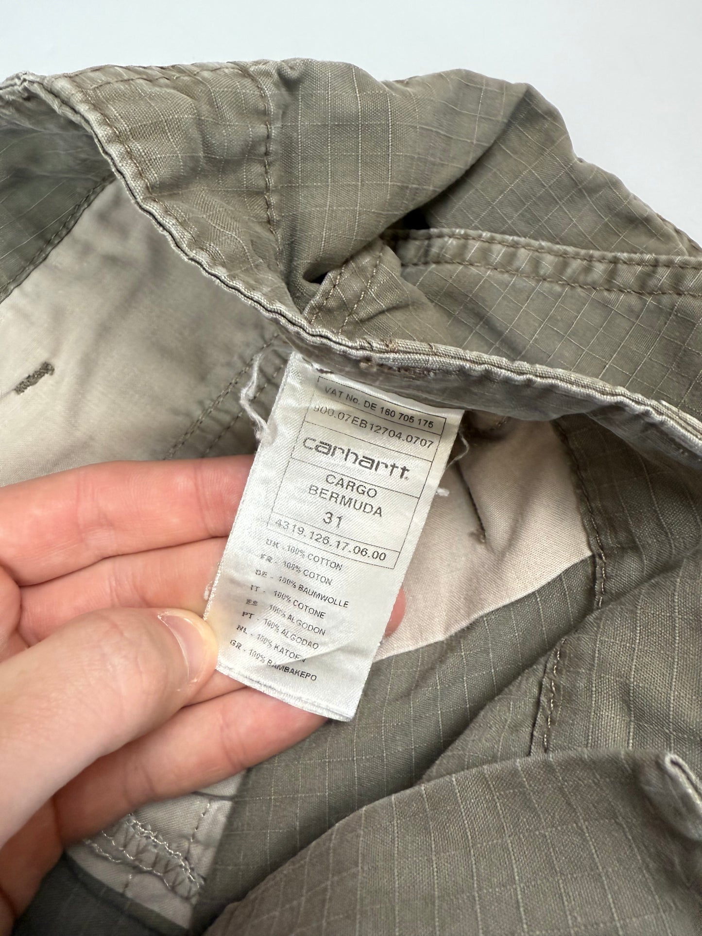 Carhartt WIP baggy cargo bermuda shorts (W31)