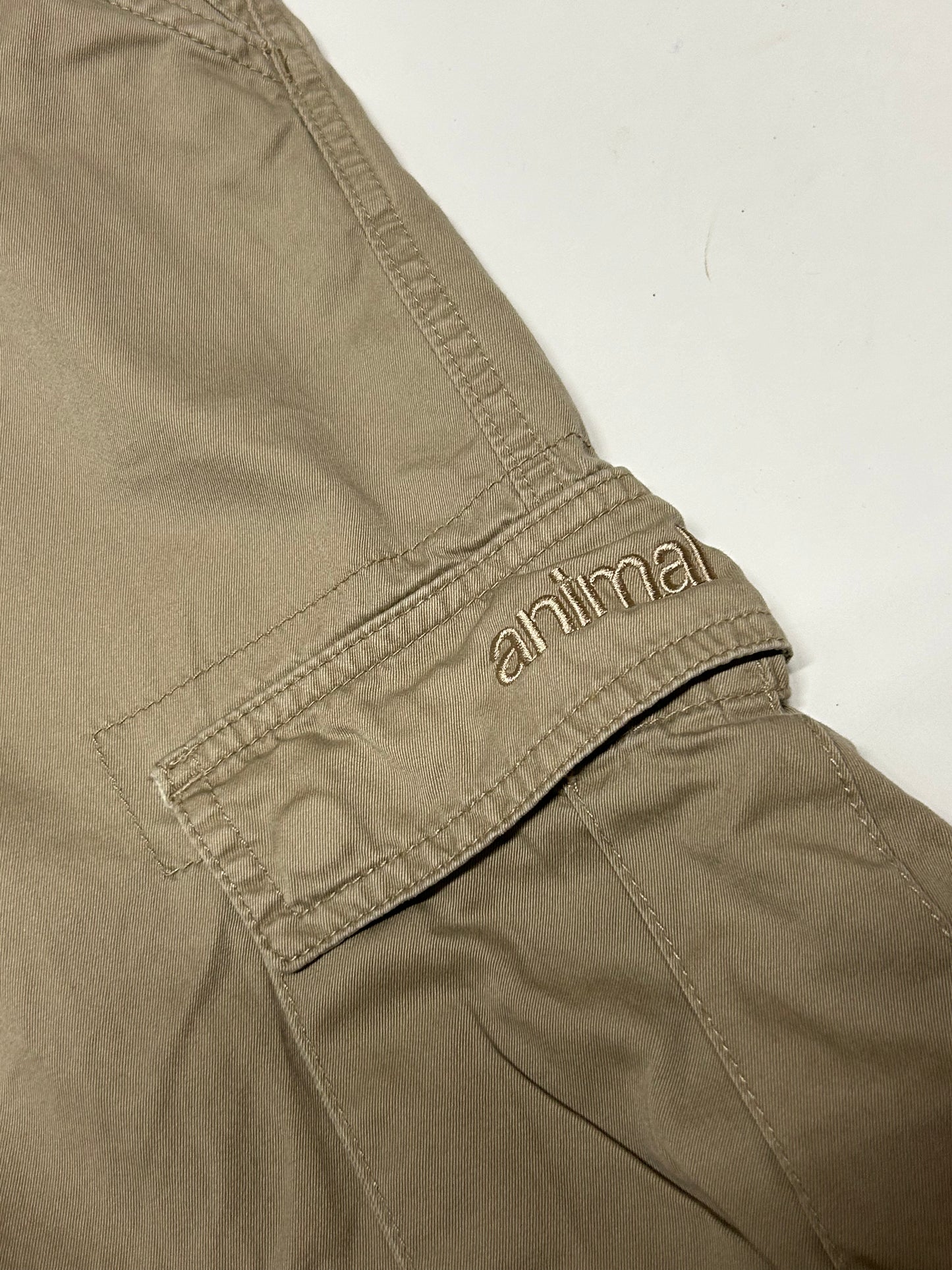 Vintage Animal baggy cargo shorts (L)