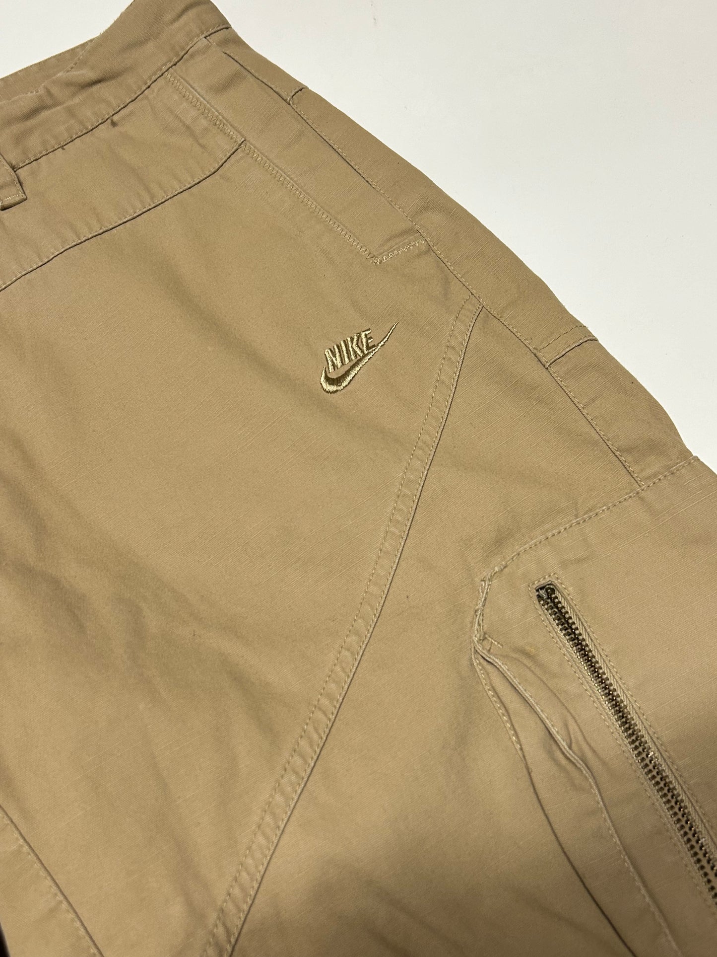 Vintage Nike baggy cargo shorts (M)