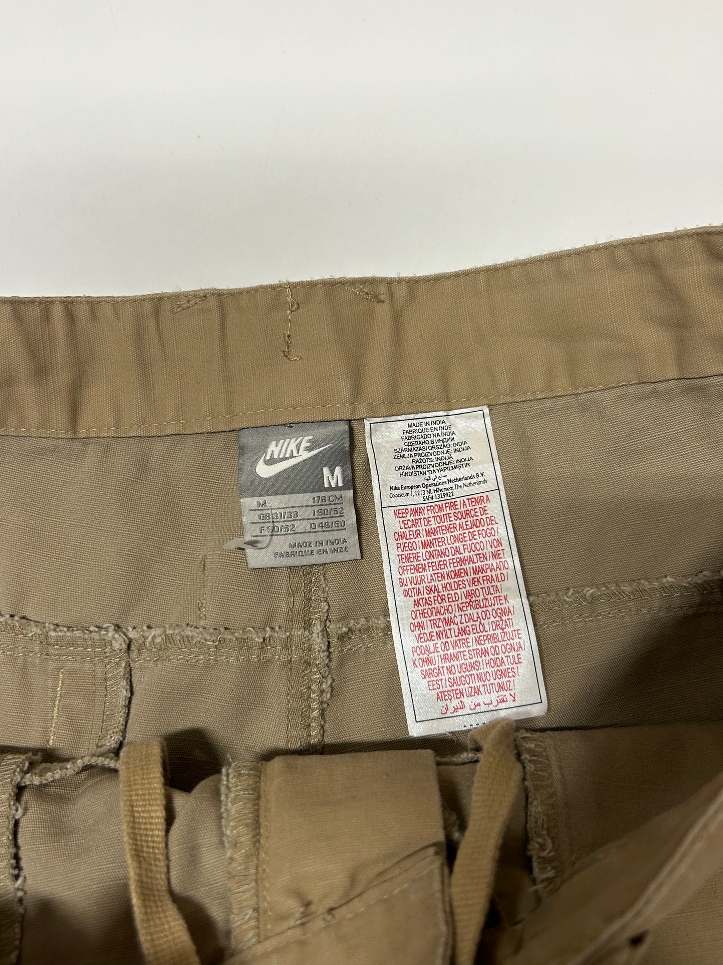 Vintage Nike baggy cargo shorts (M)