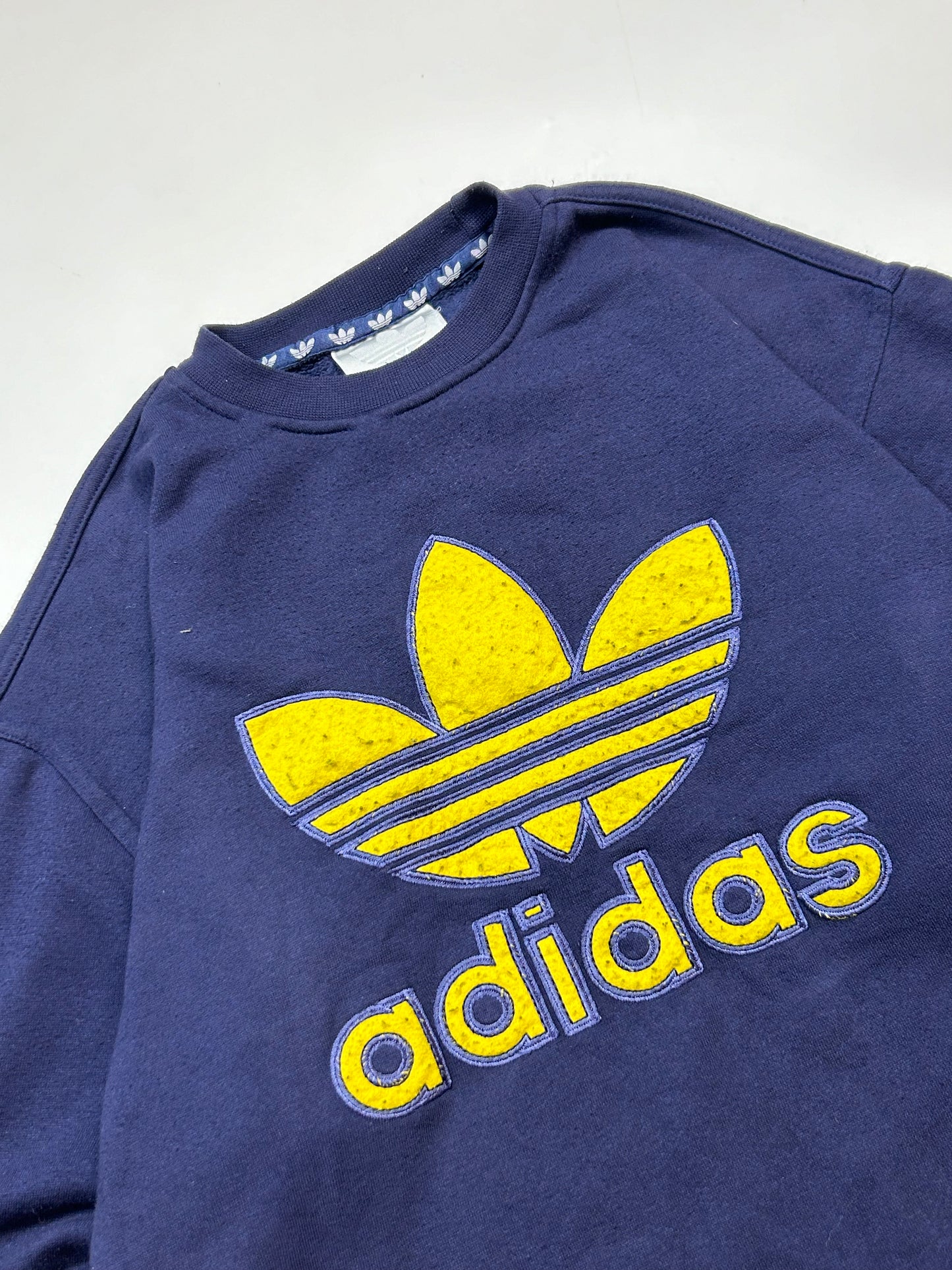 Vintage 90s Adidas originals centre logo sweatshirt (M)
