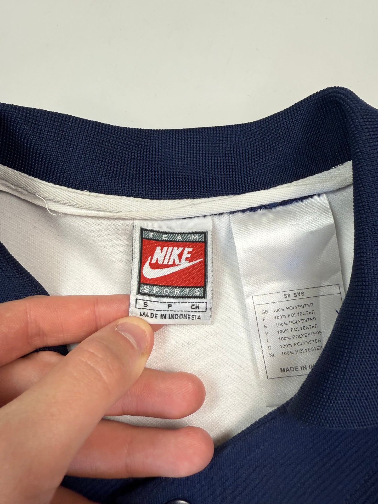 Vintage 90s UCONN Huskies Nike basketball jersey (S)