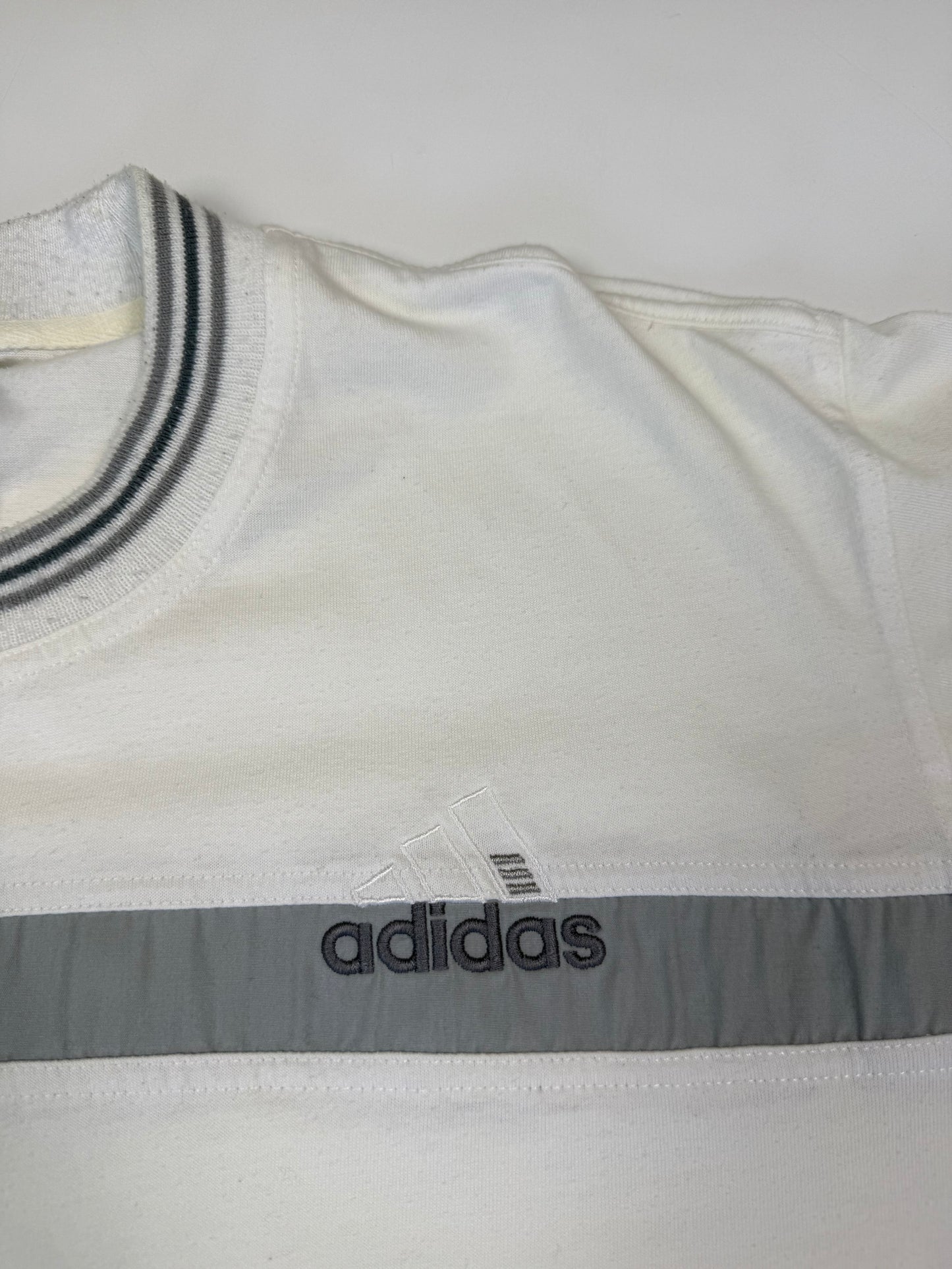 Vintage Adidas small logo tee (L)