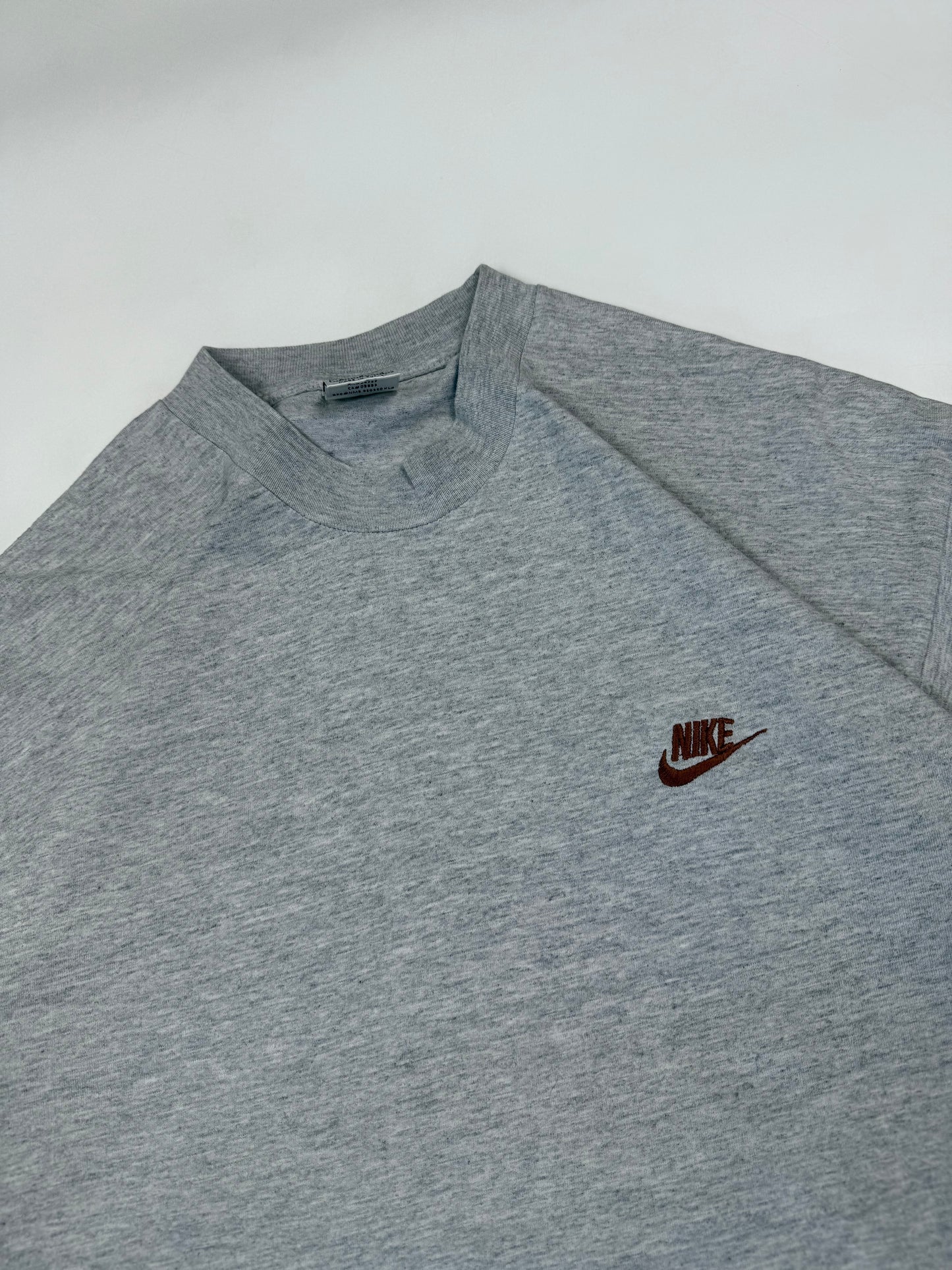 Vintage 90s Nike small logo tee (L)