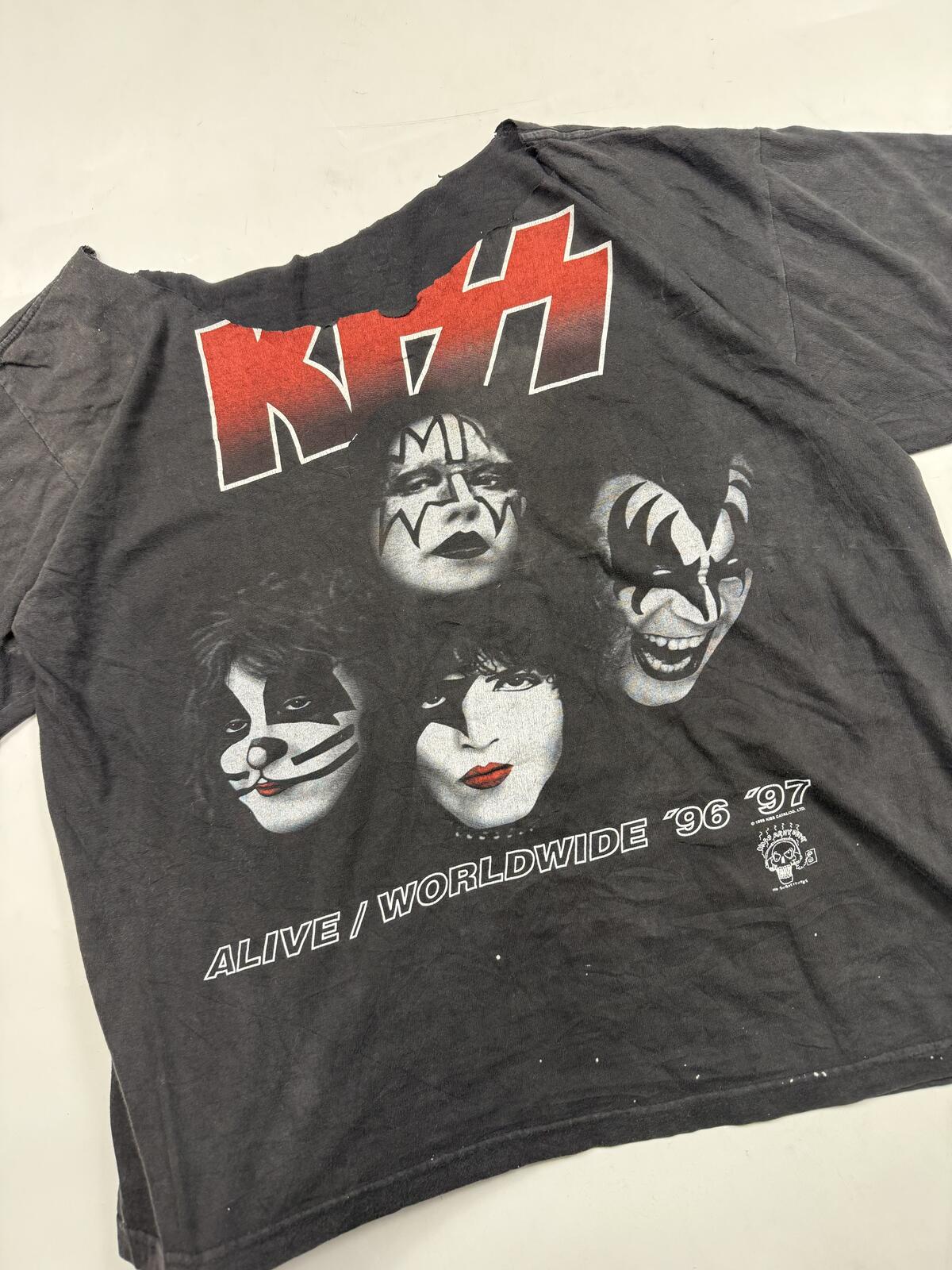Vintage 90s Kiss 1996/97 Alive tour distressed band tee (XL)