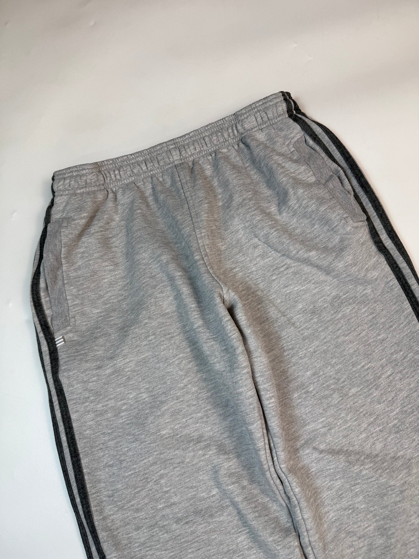 Vintage Adidas spell out baggy joggers (L)