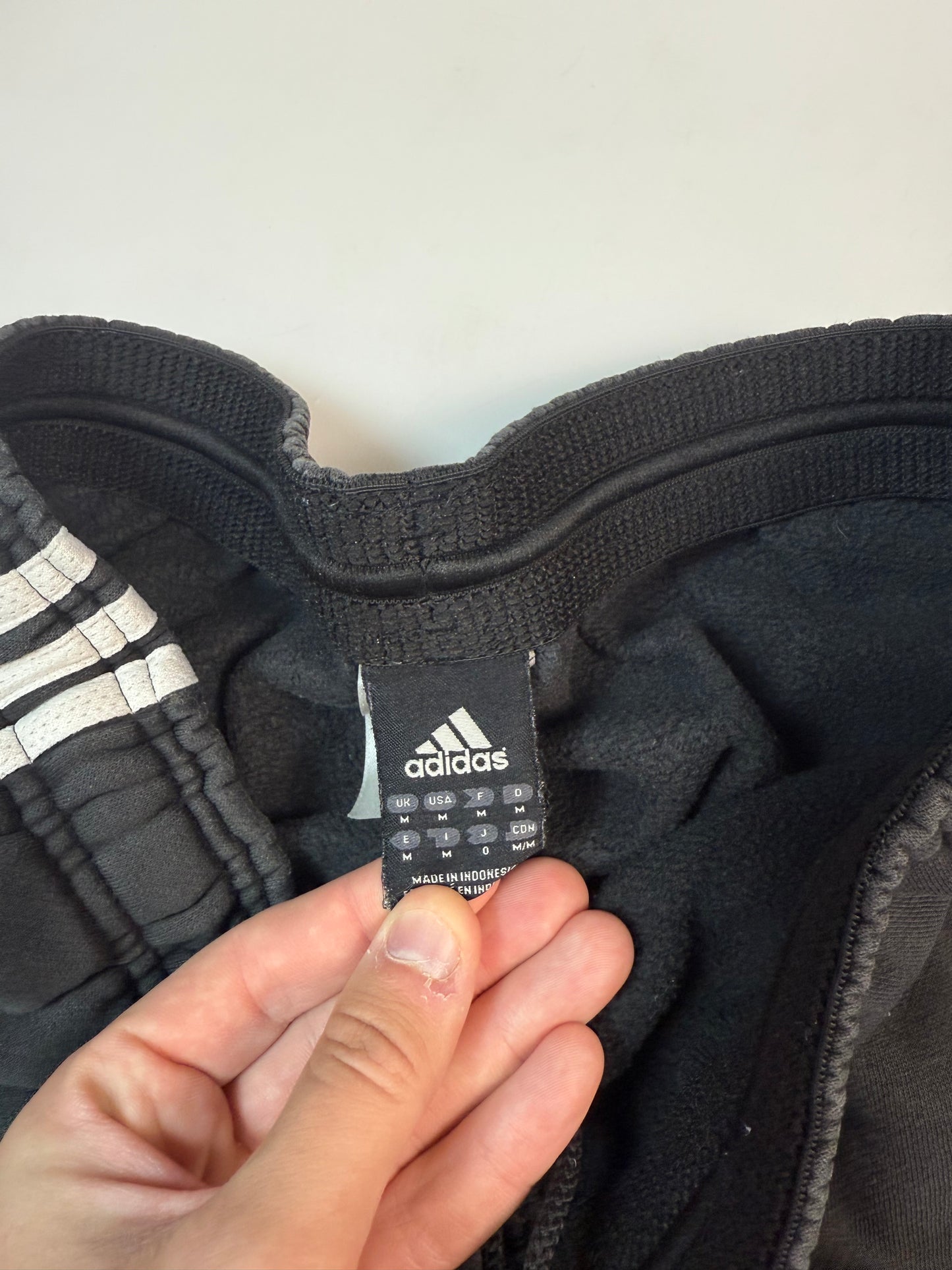 Vintage Adidas baggy joggers (M)