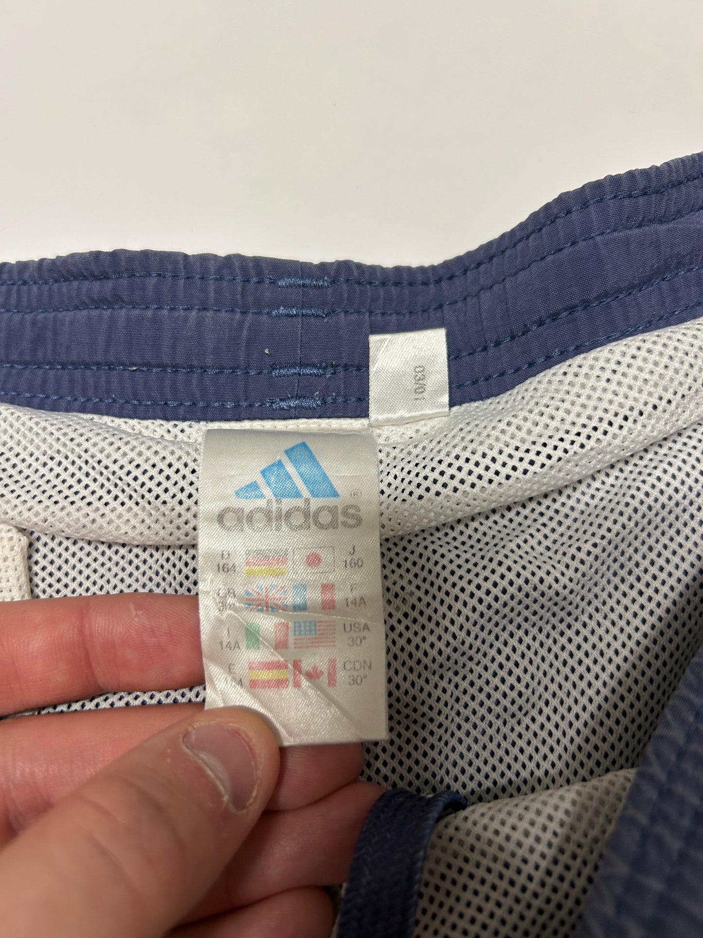 Vintage adidas sport shorts (M)