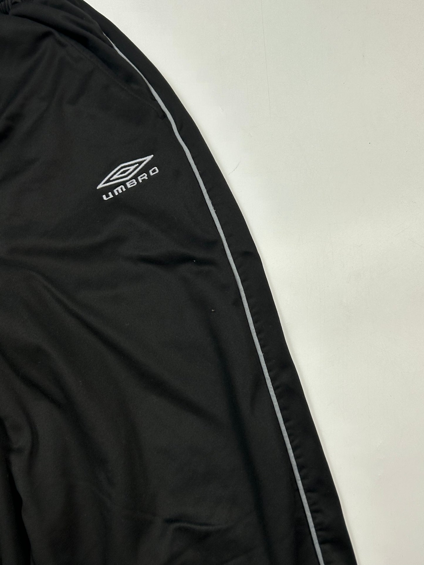 Vintage Umbro baggy track pants (M)