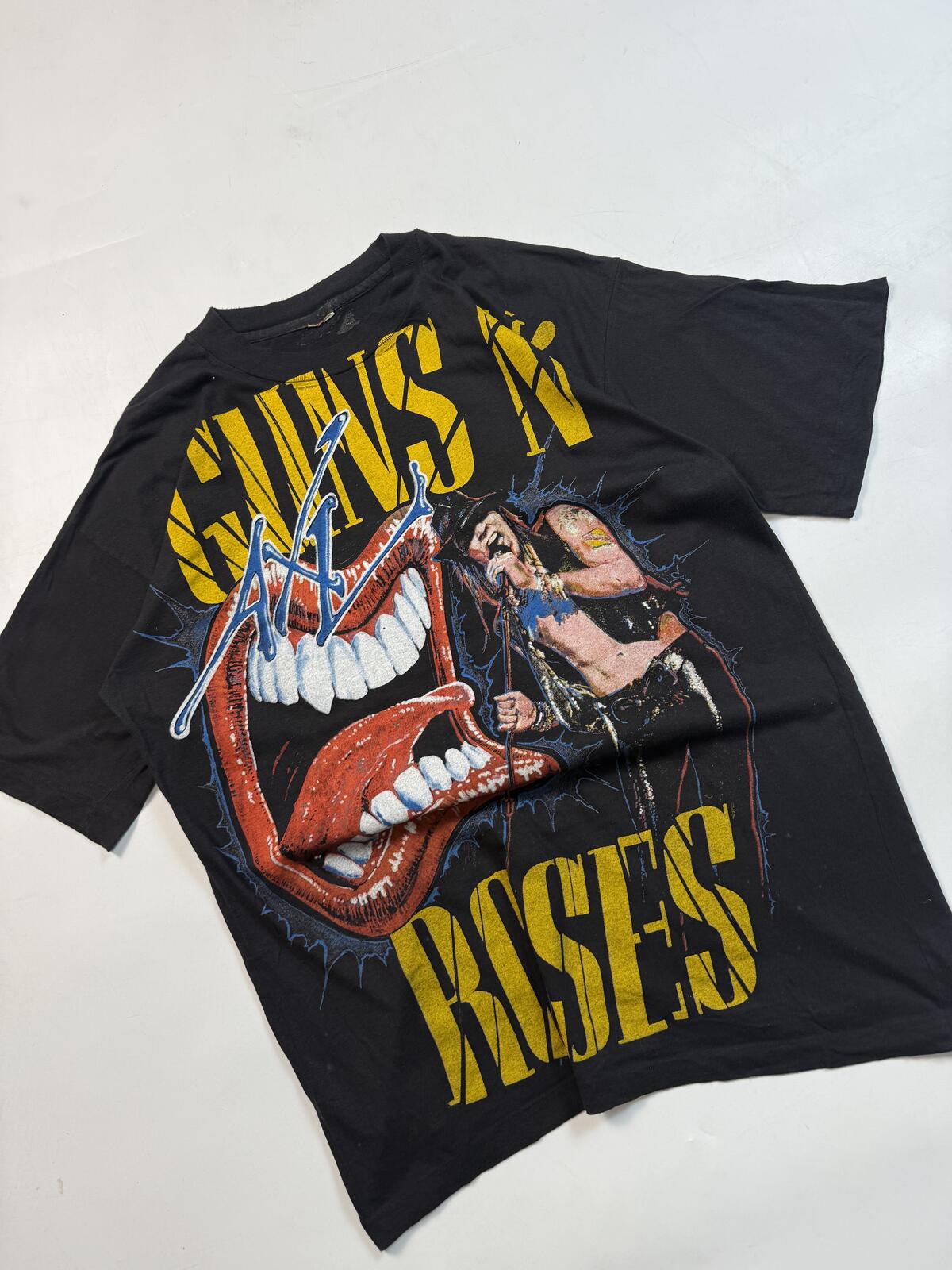 Vintage 90s Guns N Roses single stitch graphic band tee (L)