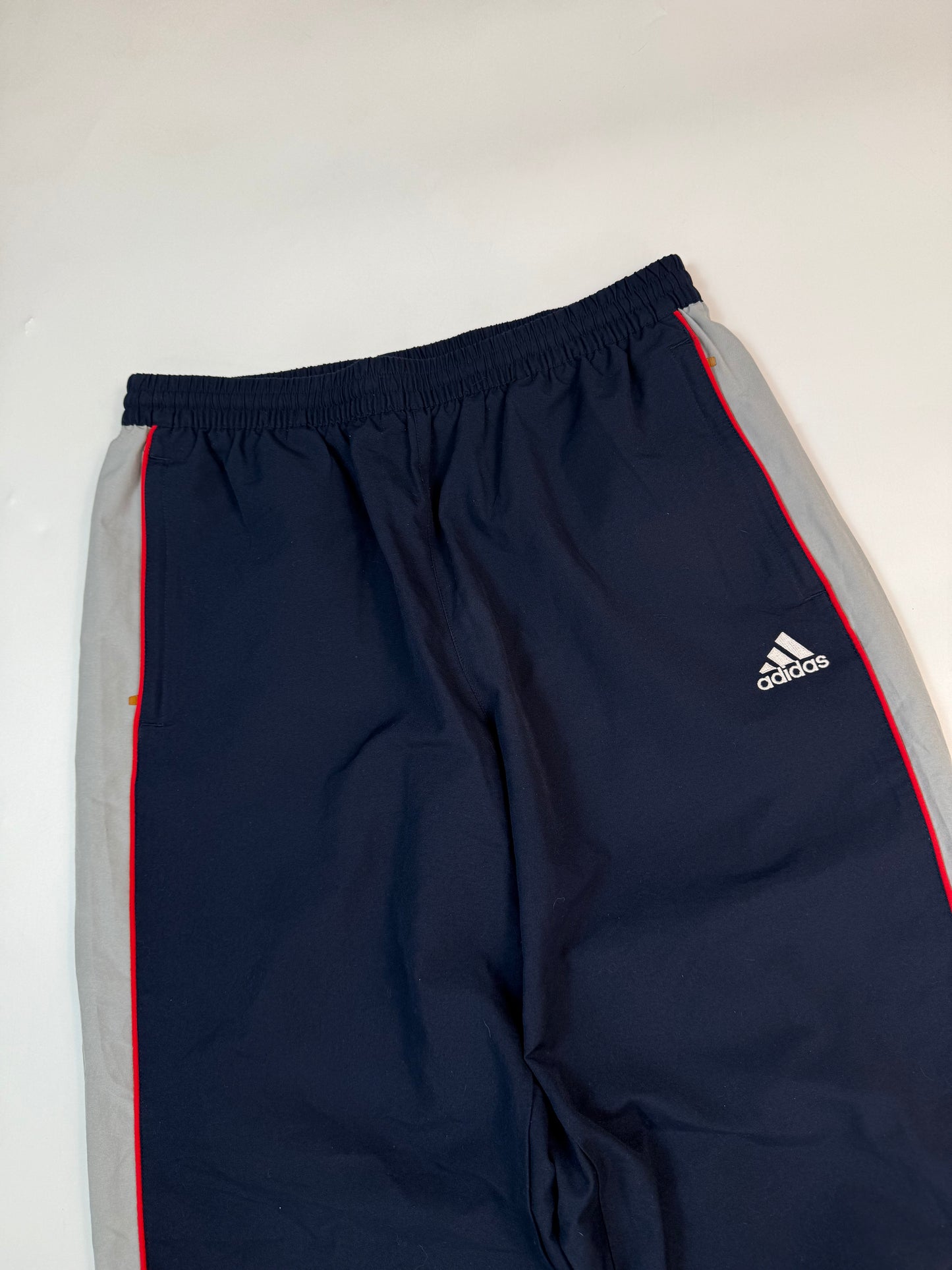 Vintage Adidas baggy side stripe track pants (M)