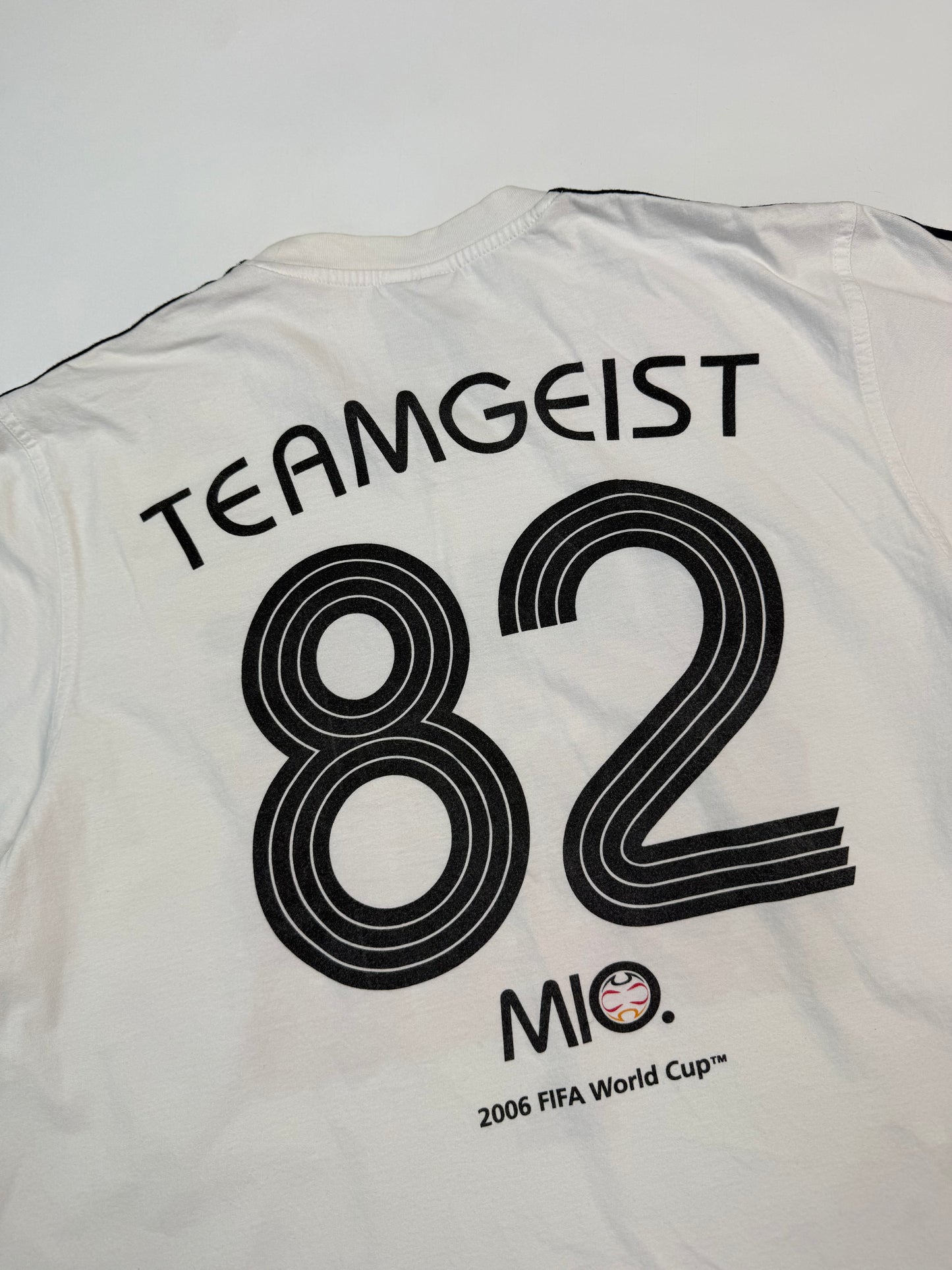 Vintage Adidas Germany 2006 world cup graphic tee (L)