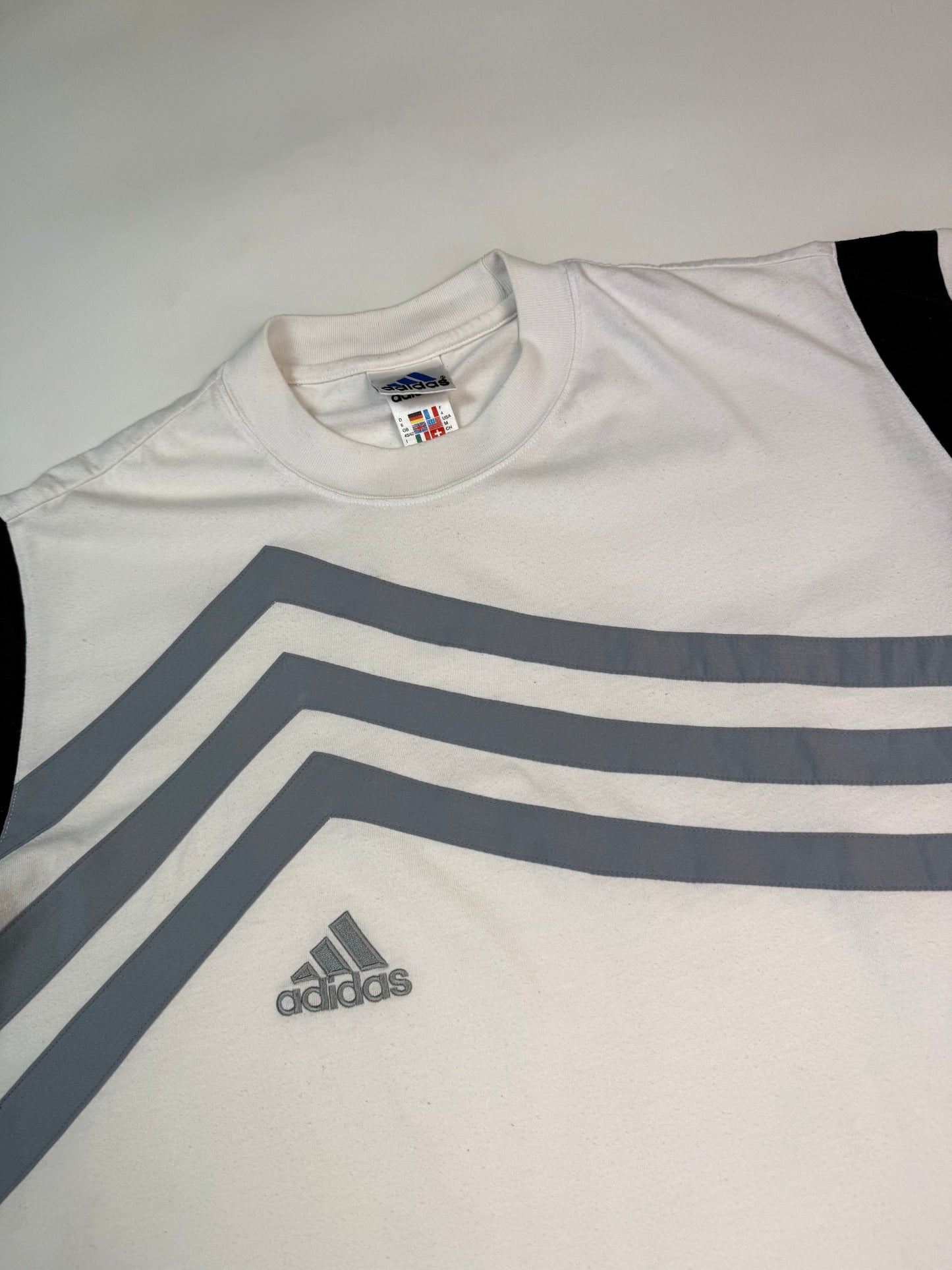 Vintage 90s Adidas abstract tee (M)