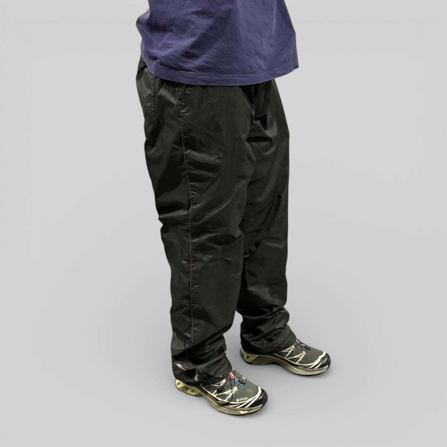 Vintage fleece lined waterproof baggy track pants (M)