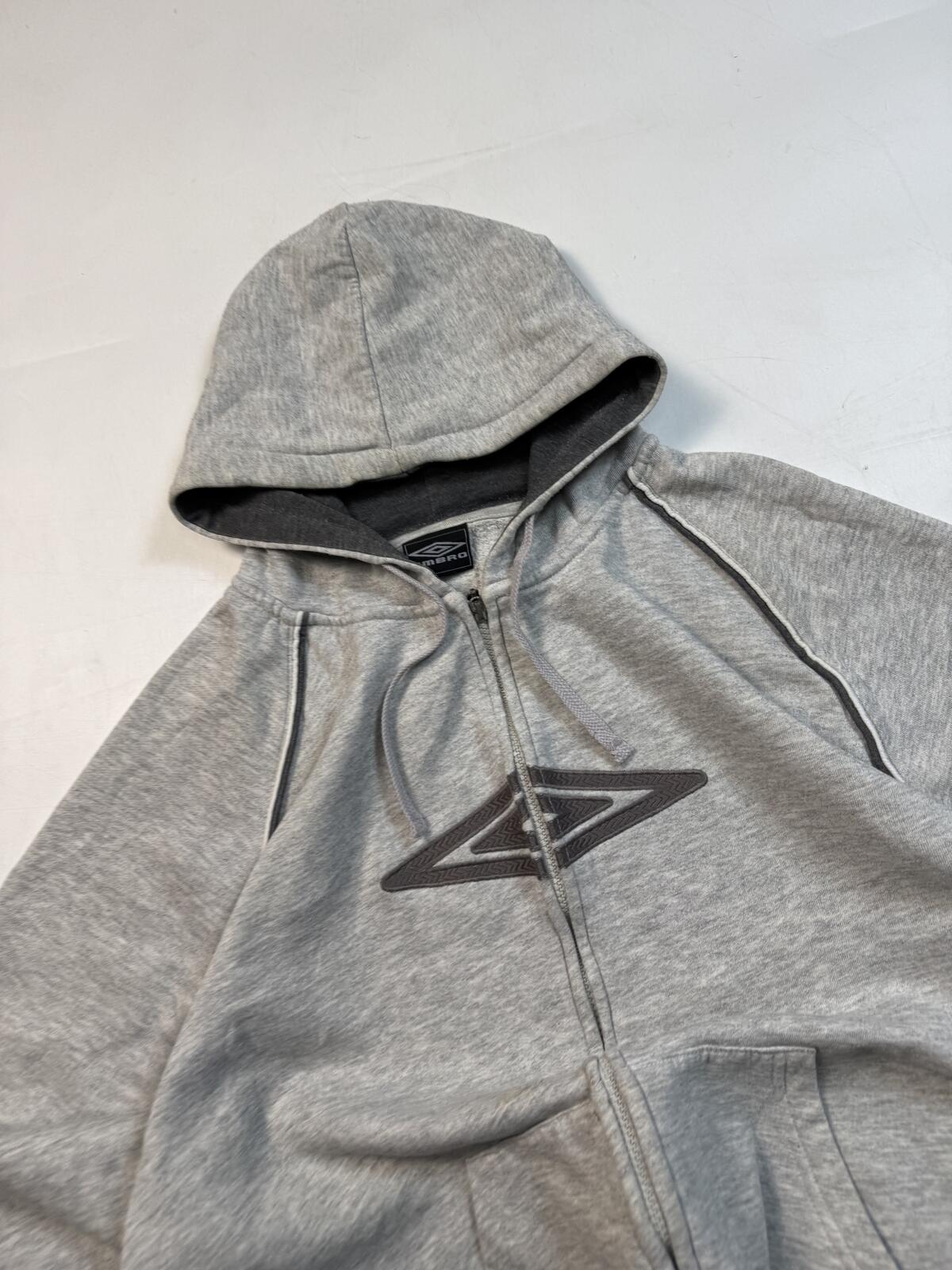 Vintage Umbro centre logo zip up hoodie (XL)
