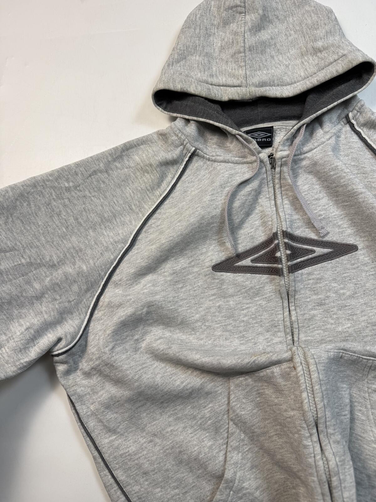 Vintage Umbro centre logo zip up hoodie (XL)