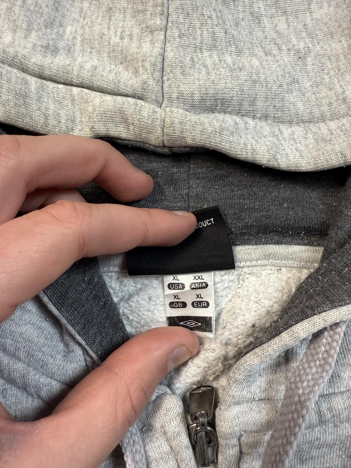 Vintage Umbro centre logo zip up hoodie (XL)