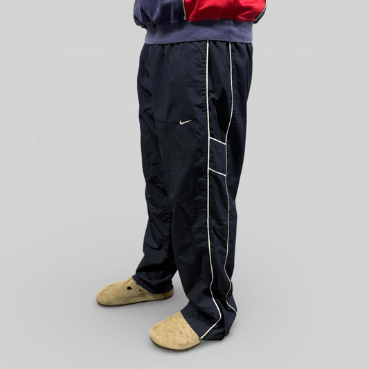 Vintage Nike baggy track pants (L)