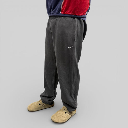 Vintage Nike mini swoosh baggy joggers (M)
