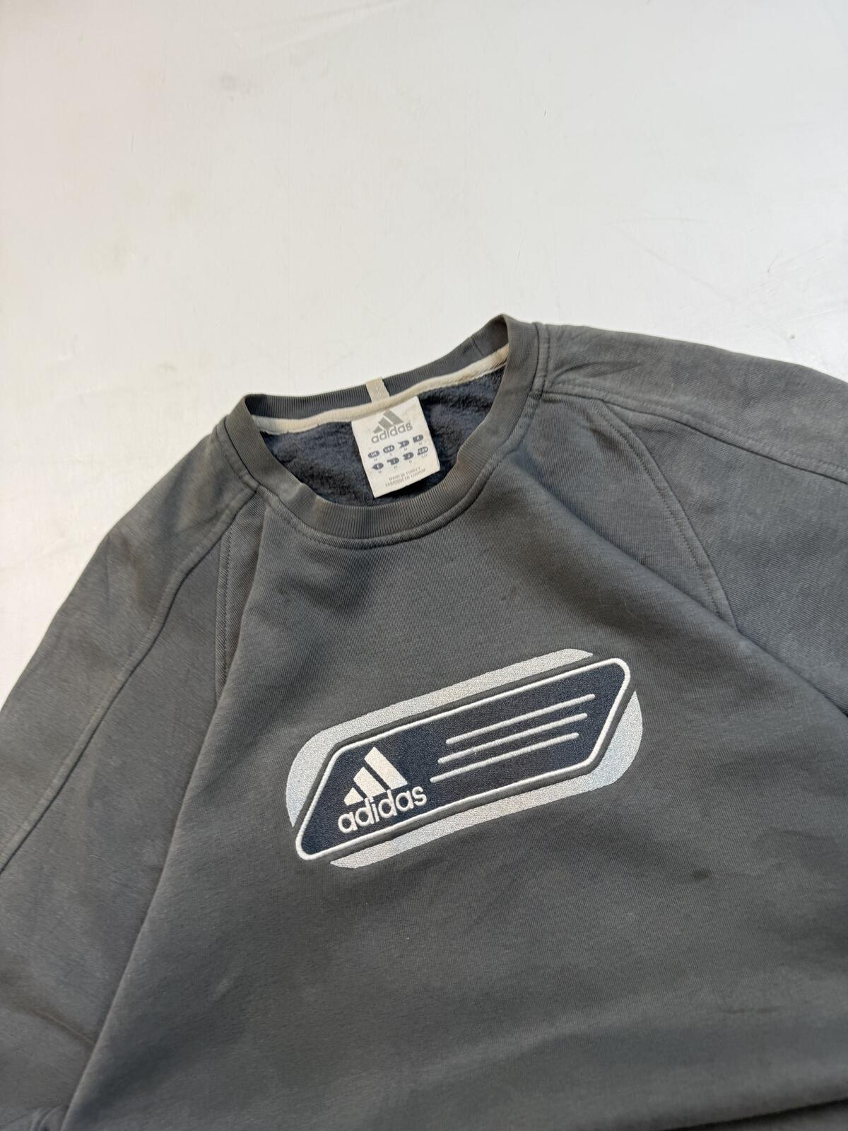 Vintage Y2K Adidas centre logo sweatshirt (M)