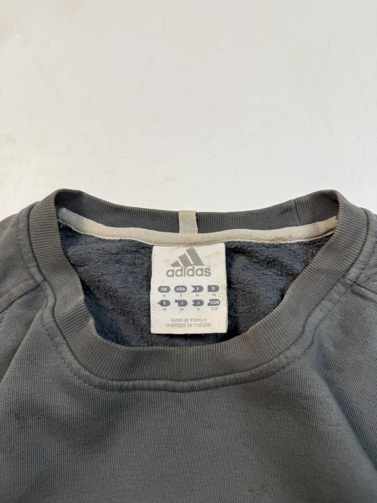 Vintage Y2K Adidas centre logo sweatshirt (M)