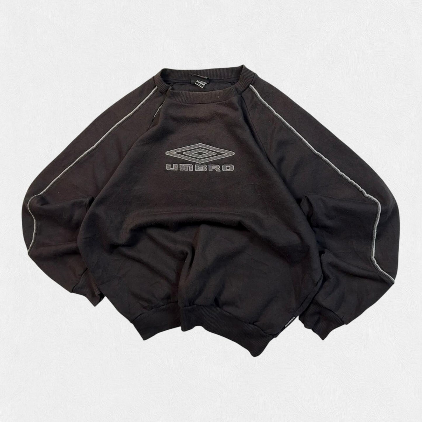 Vintage Y2K Umbro centre logo sweatshirt (M)