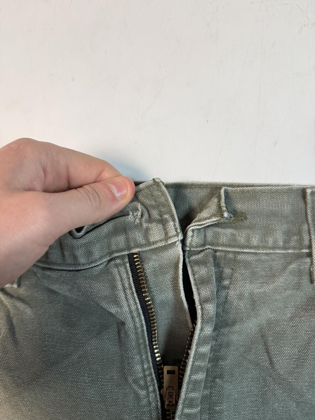 Vintage Carhartt baggy carpenter pants (W32)